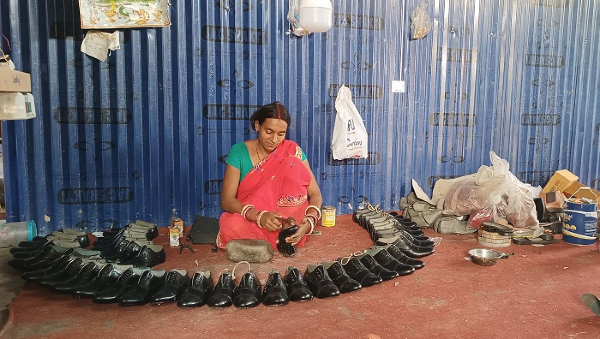 जुत्ता सिलाएर उद्यमी बनेकी निर्मला
