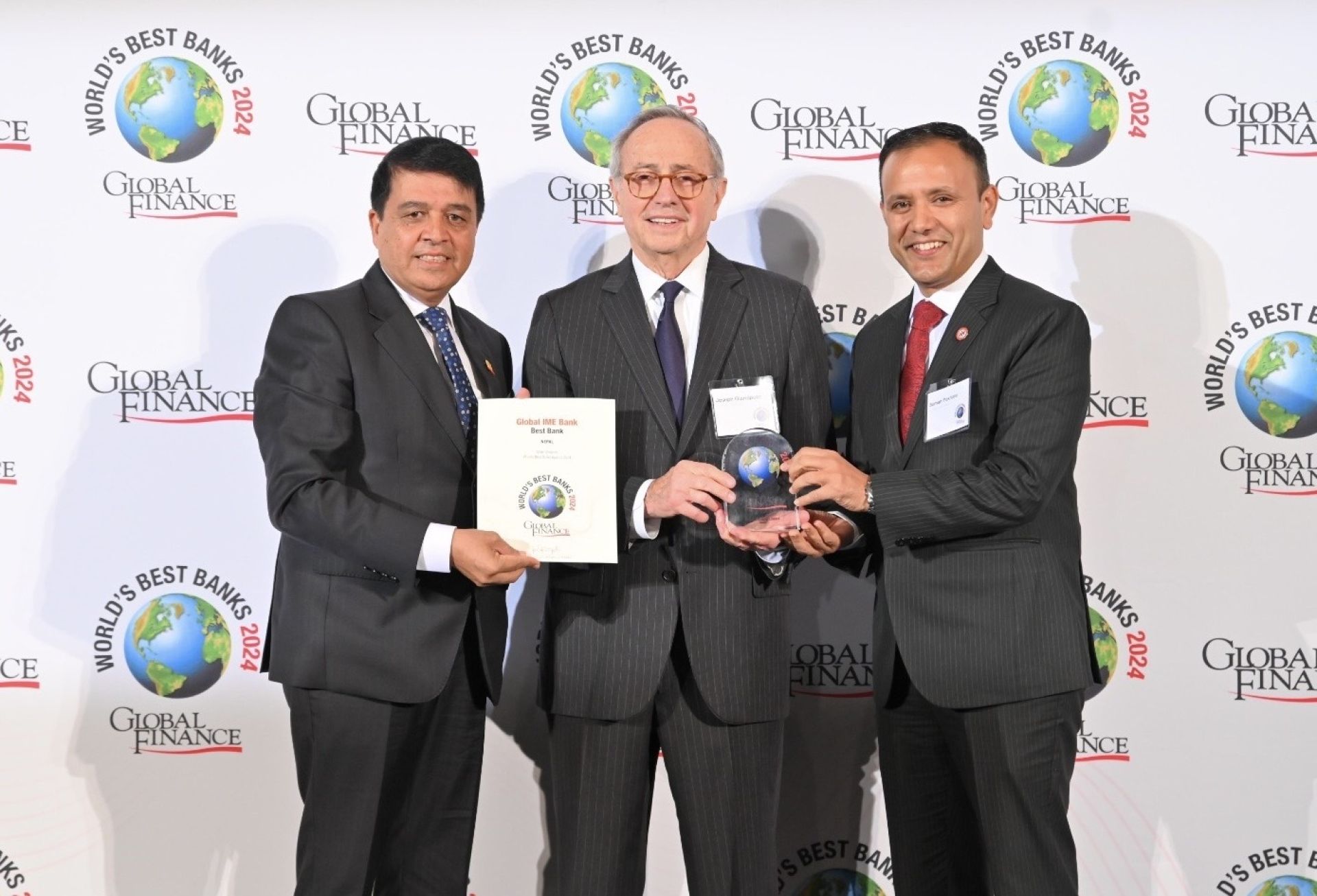 ग्लोबल आइएमई बैंक ग्लोबल फाइनान्सको “बेष्ट बैंक अवार्ड” बाट सम्मानित