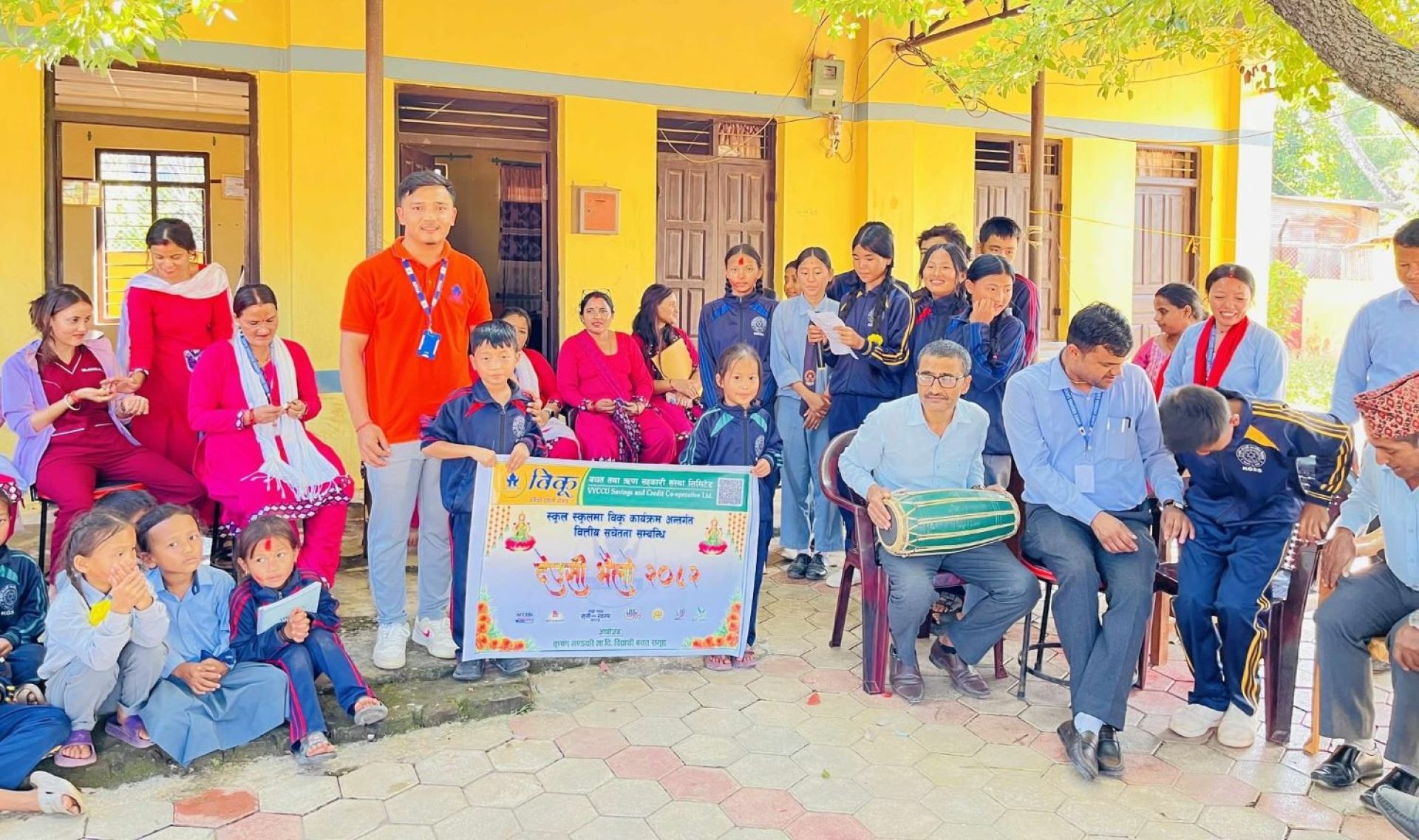 विकू बचतद्वारा विद्यार्थीहरू बीच सचेतनामूलक देउसी-भैलो कार्यक्रम
