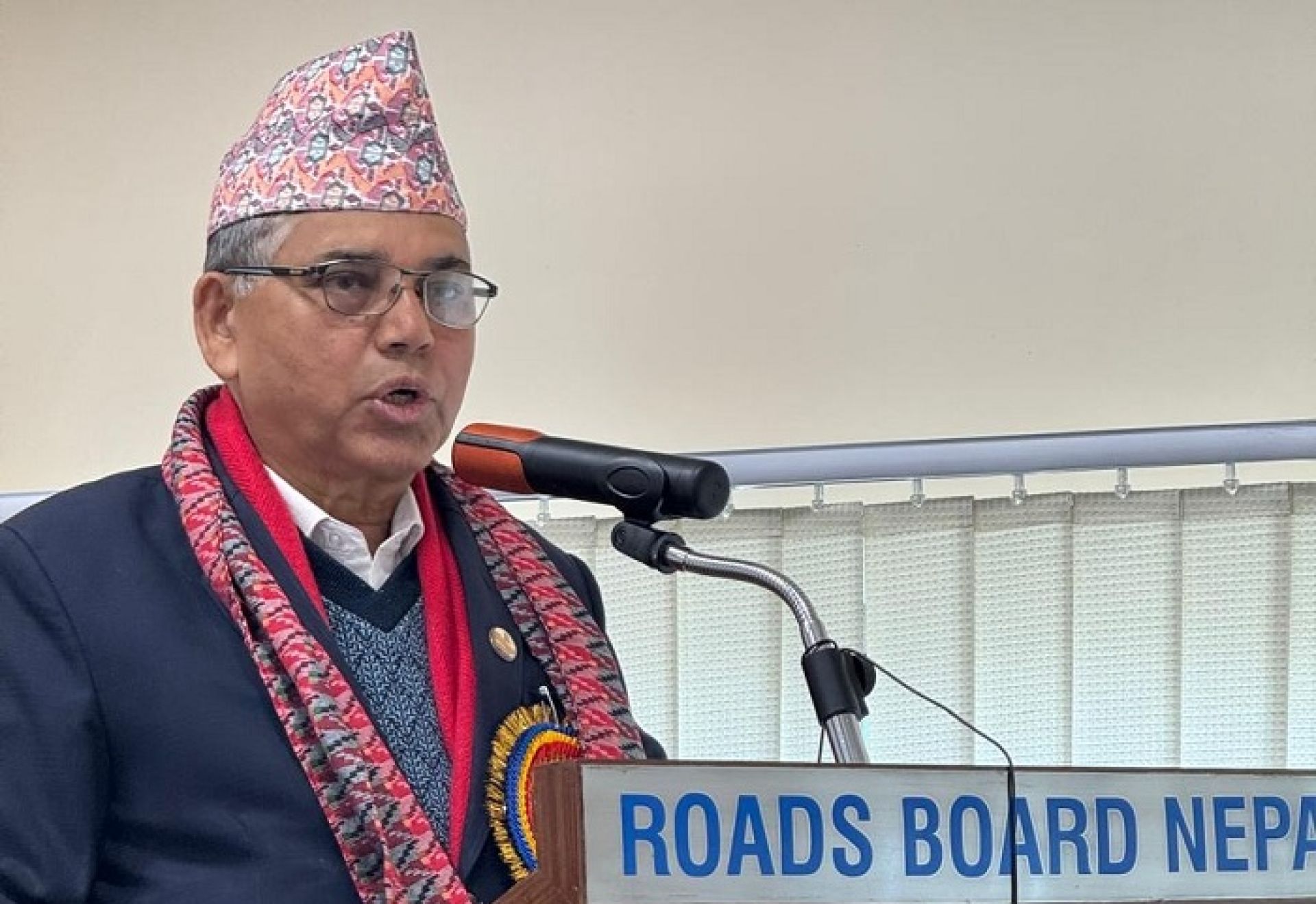 सडकलाई समृद्धिसँग जोड्नुपर्नेमा मन्त्री दाहालको जोड
