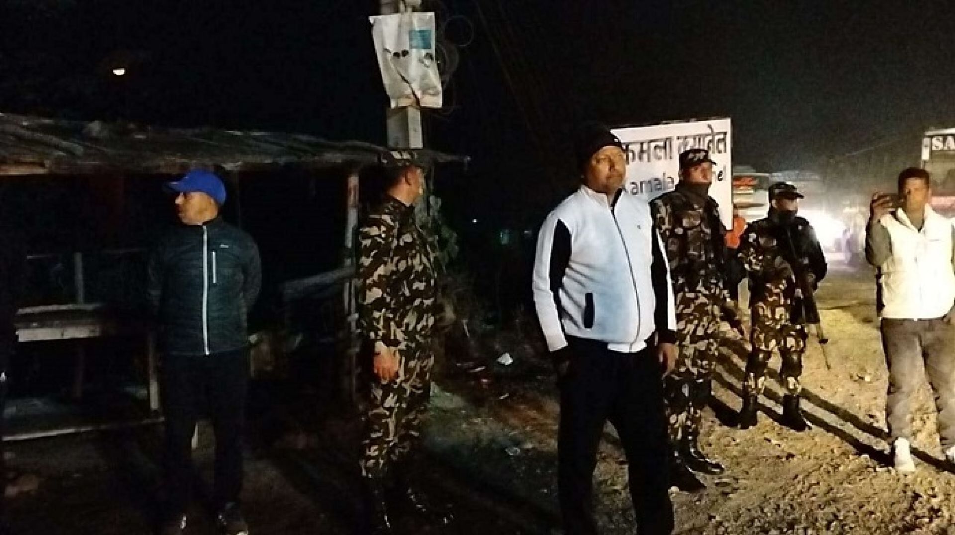अवैध उत्खनन् रोक्न मुख्यमन्त्री सिंह मध्यरातमै पुगे नदीमा, गरे छड्के अनुगमन 