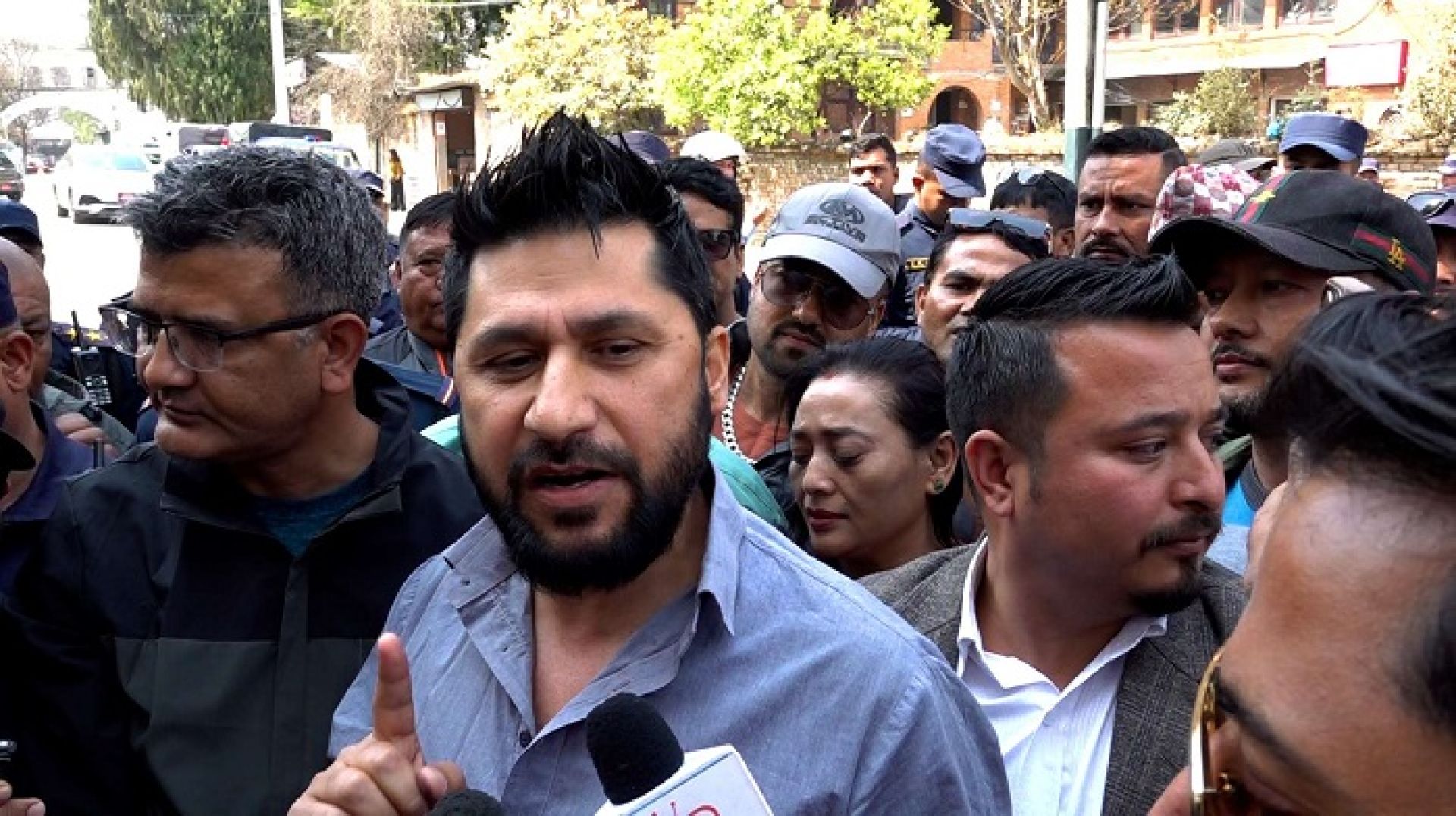 नाङ्गिएको सरकारको लाज छोप्न अदालत धाइरहेको छु: रवि लामिछाने 