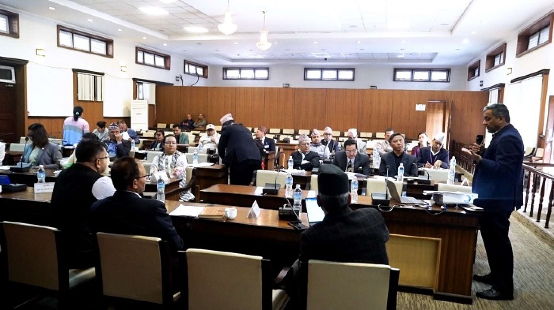 किसान वर्षभरी माटोमा खेल्छ तर ६ महिना भन्दा बढी खान पुग्दैन्: मन्त्री अधिकारी