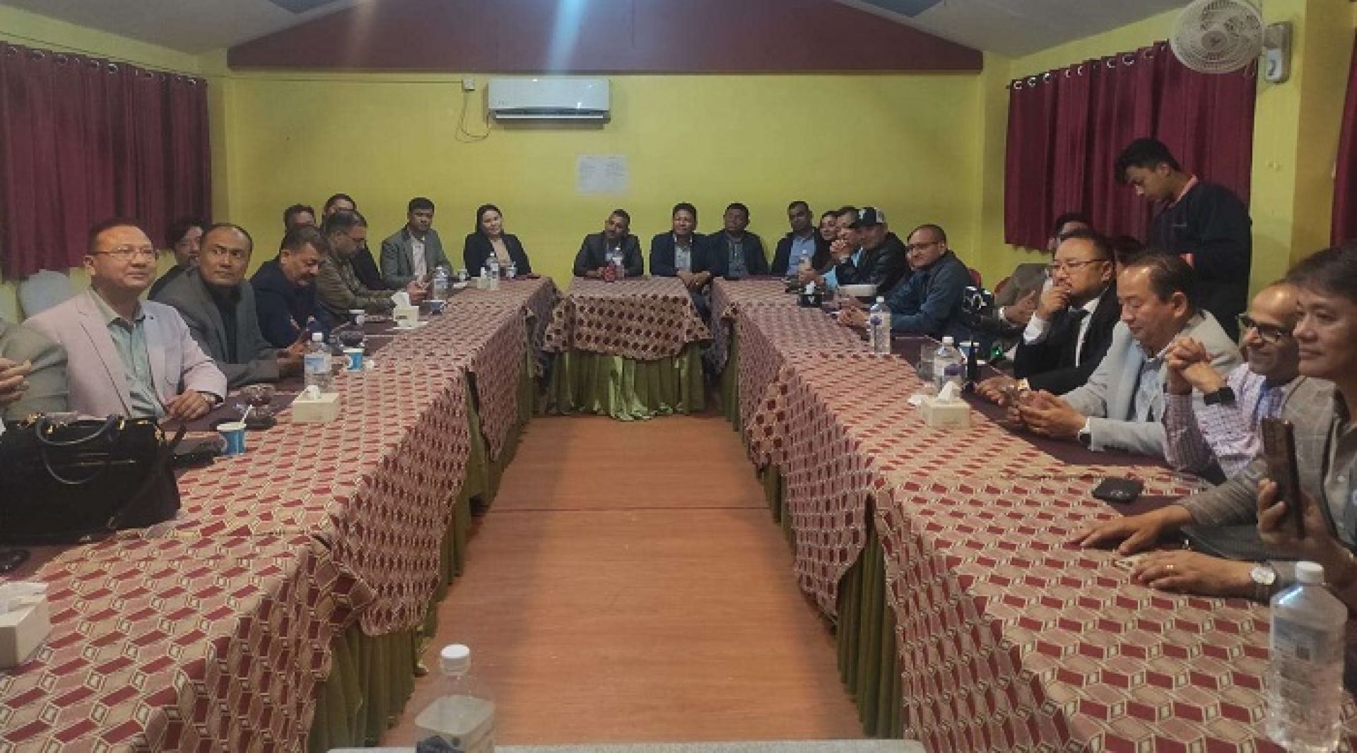 नेपाल आइपुगेका एनआरएनए प्रतिनिधि भन्छन्- ‘एकता महाधिवेशन गराएर छाड्छौं’