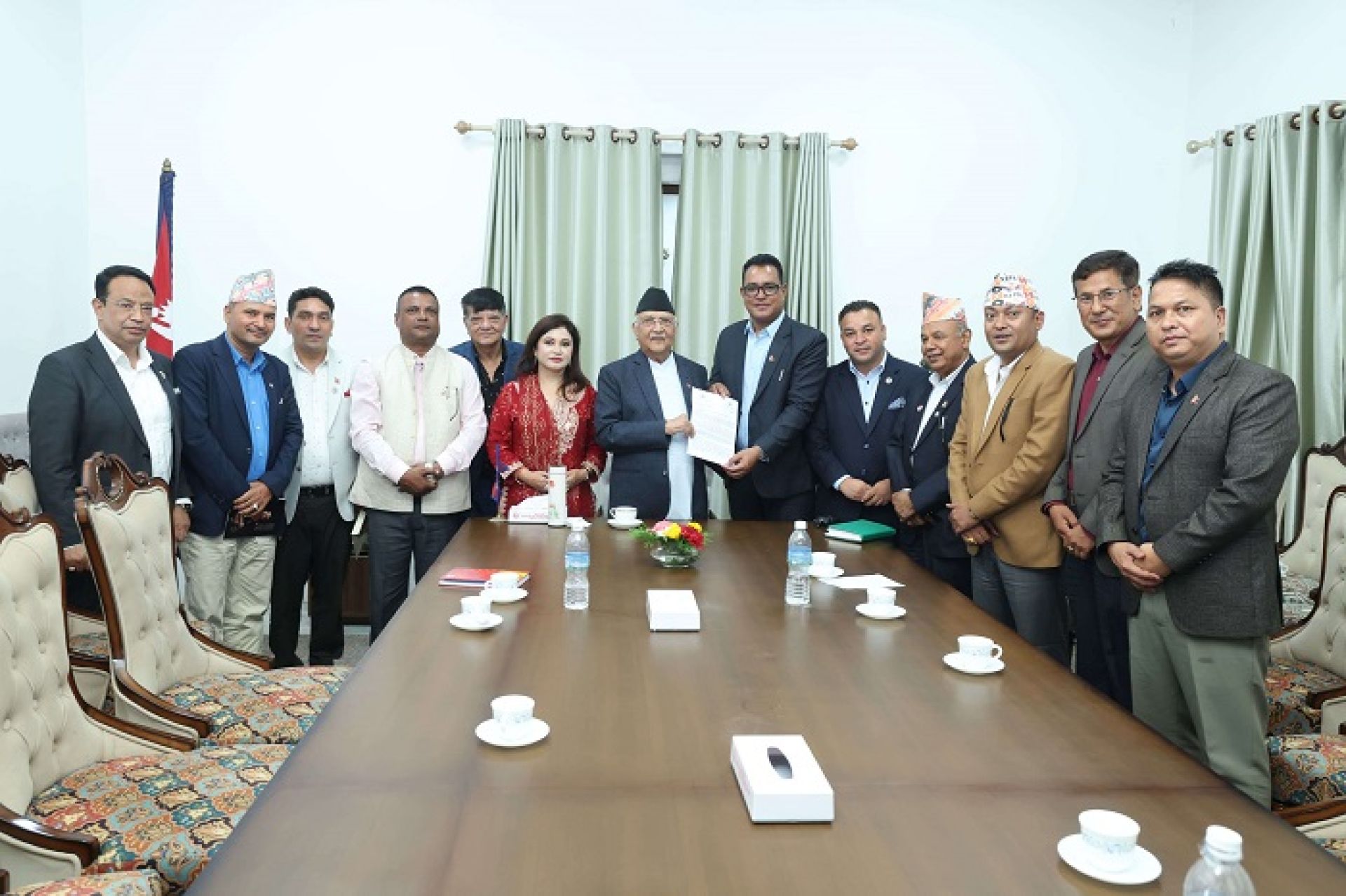 प्रधानमन्त्रीलाई सुनचाँदी व्यवसायीको ध्यानाकर्षण