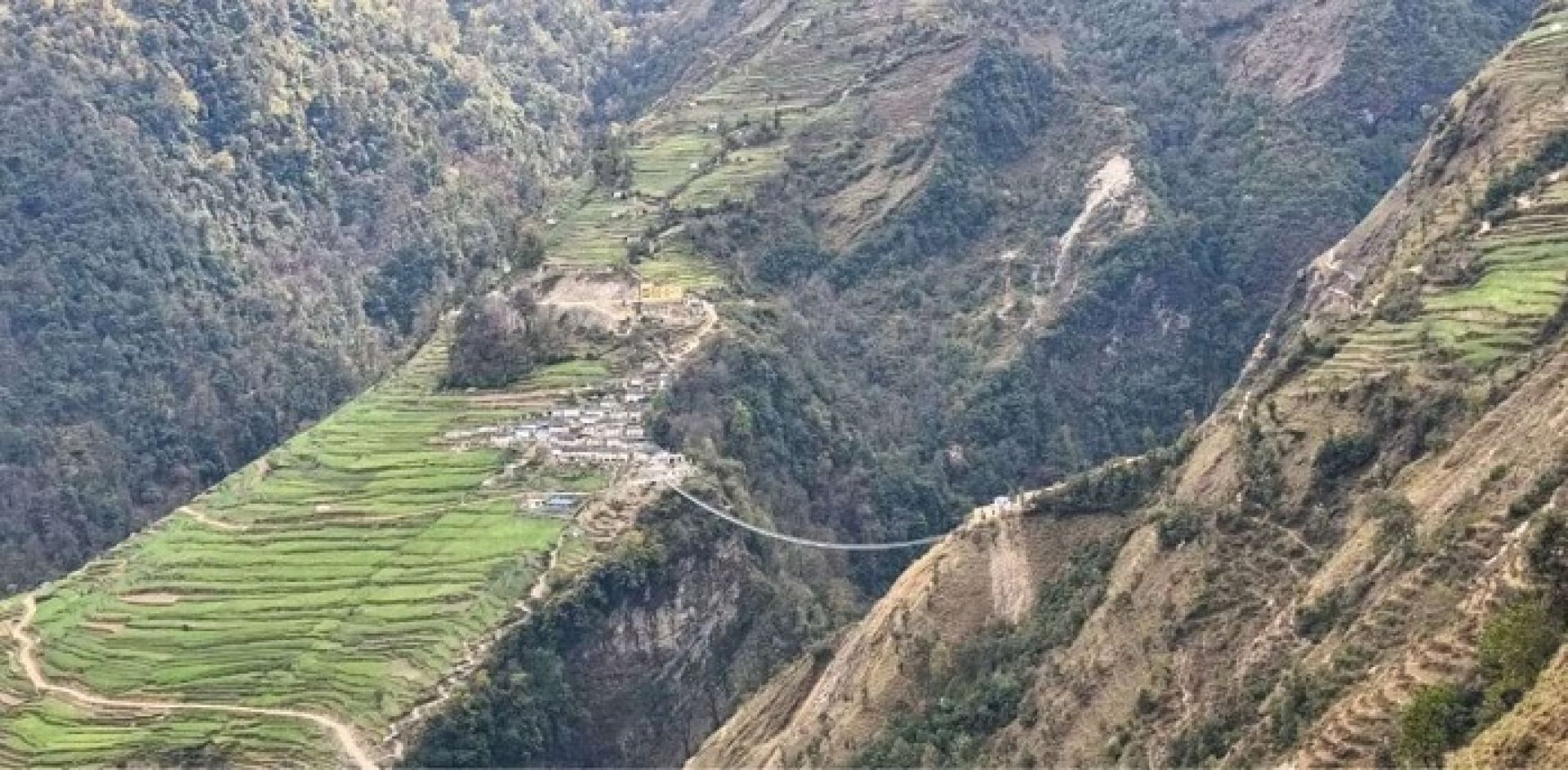स्थानीयका लागि वरदान बन्यो अजयखोलामा बनेको पुलः घण्टौ हिँड्नुपर्ने बाध्यता हट्यो 