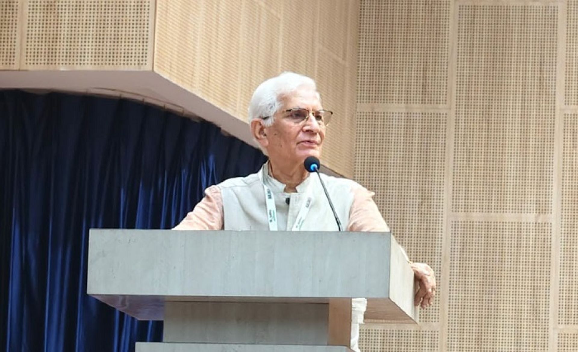 नेपालले अहिल्यैदेखि ईभी ब्याट्री रिसाइलको स्पष्ट नीति बनाउनुपर्छ : डा. भनोट