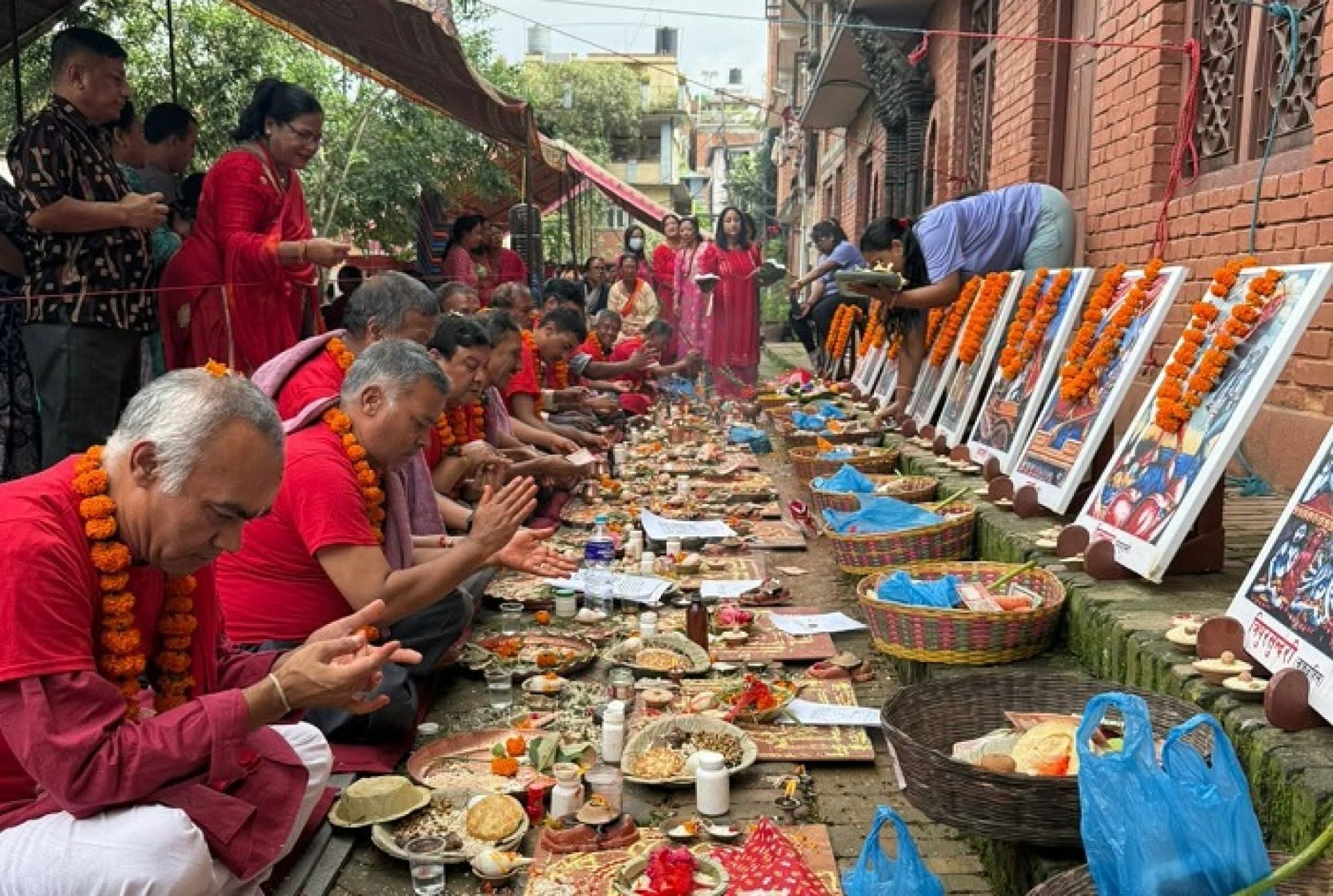 असोज ३ गते पाटनमा रहेका दशमहाविद्या परिक्रमा गरिँदै 
