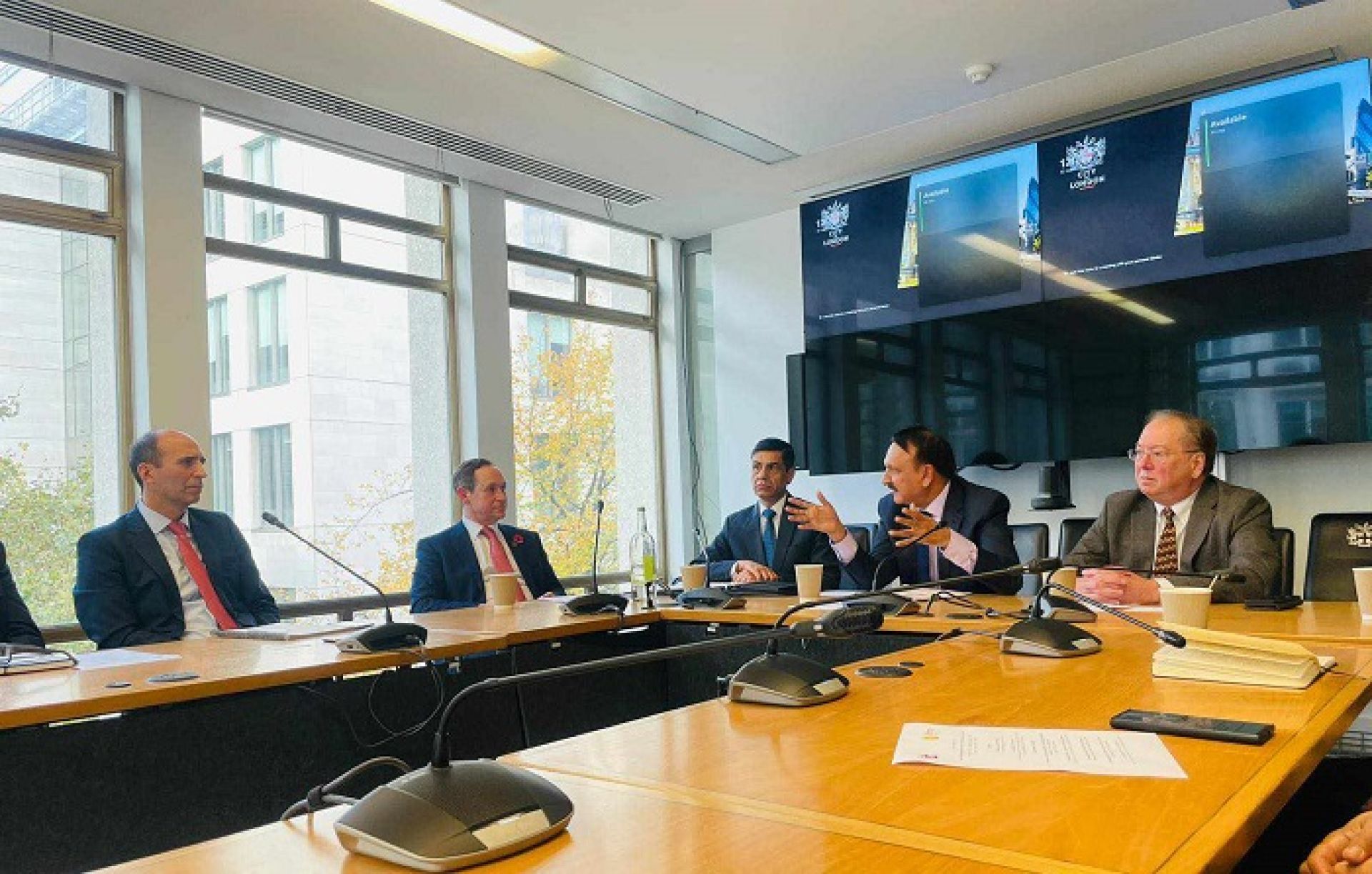 नेपालको नवीकरणीय उर्जामा लगानी गर्न बेलायतसँग अर्थमन्त्री महतको आग्रह 