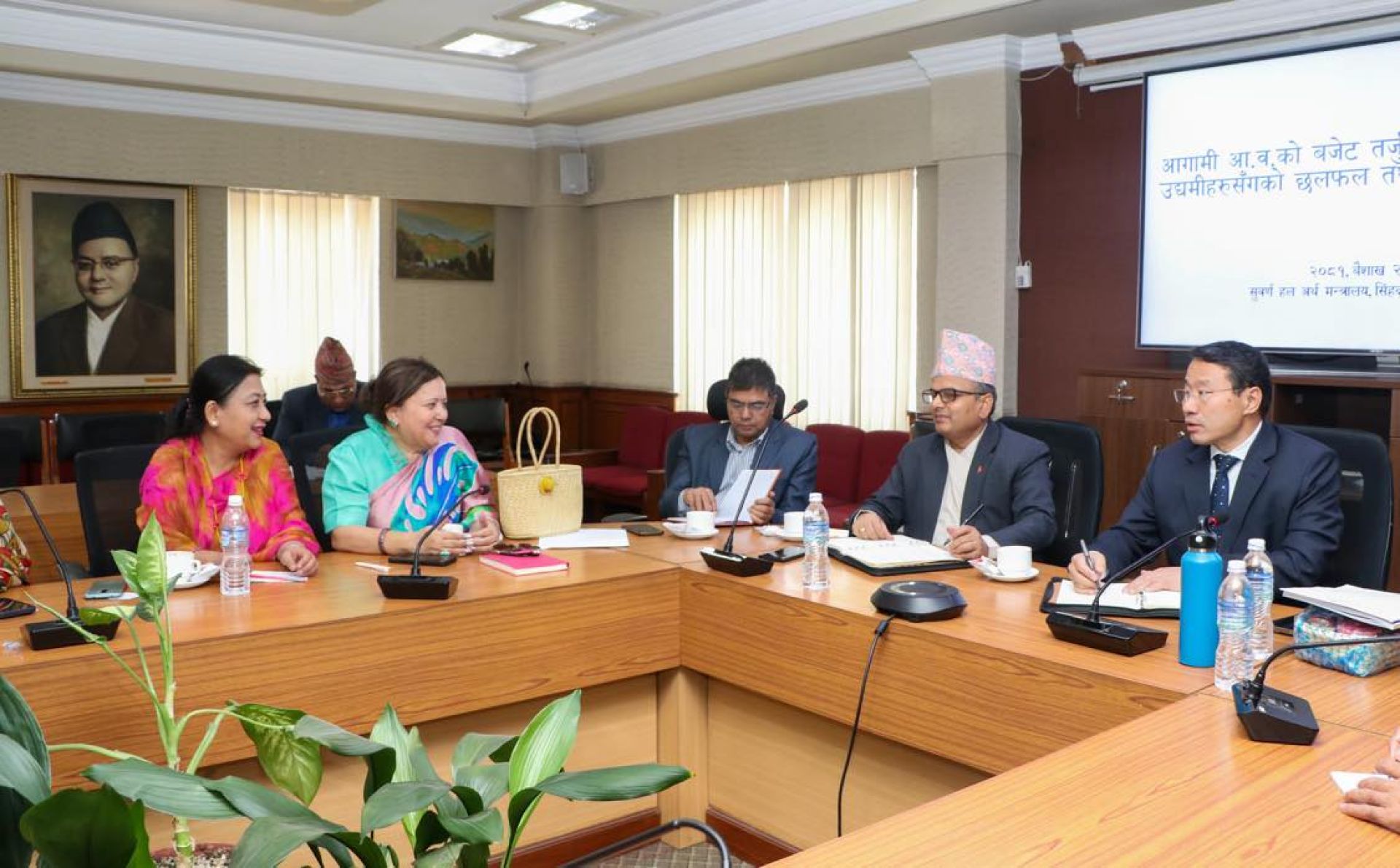 हजारौं छोरीहरुलाई कसरी उद्यमी बनाउन सकिन्छ भन्नेबारे सोचिरहेको छुः अर्थमन्त्री पुन 