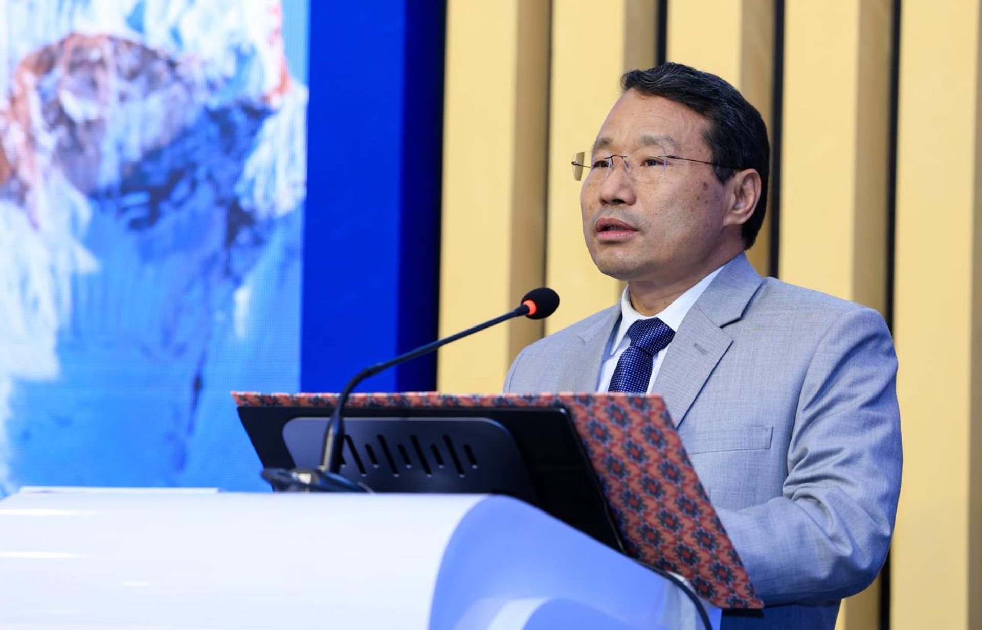 स्वभिमानी नेता र कार्यकर्ताले मात्रै देशलाई अघि बढाउन सक्छन्ः अर्थमन्त्री