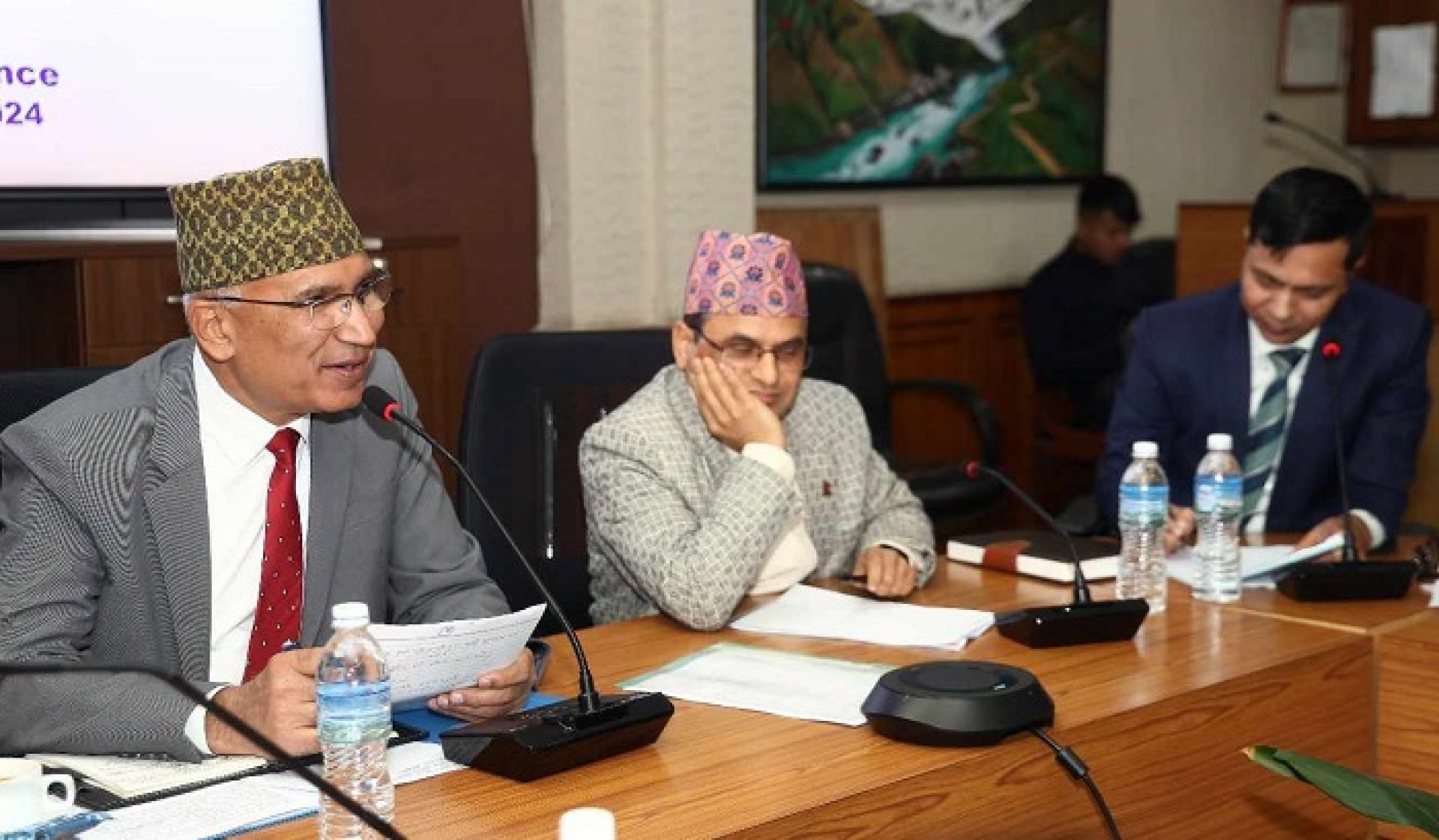 ऋणको भारबाट अत्तालिनु पर्दैन, सरकार आर्थिक विकासमा केन्द्रित छ: अर्थमन्त्री पौडेल