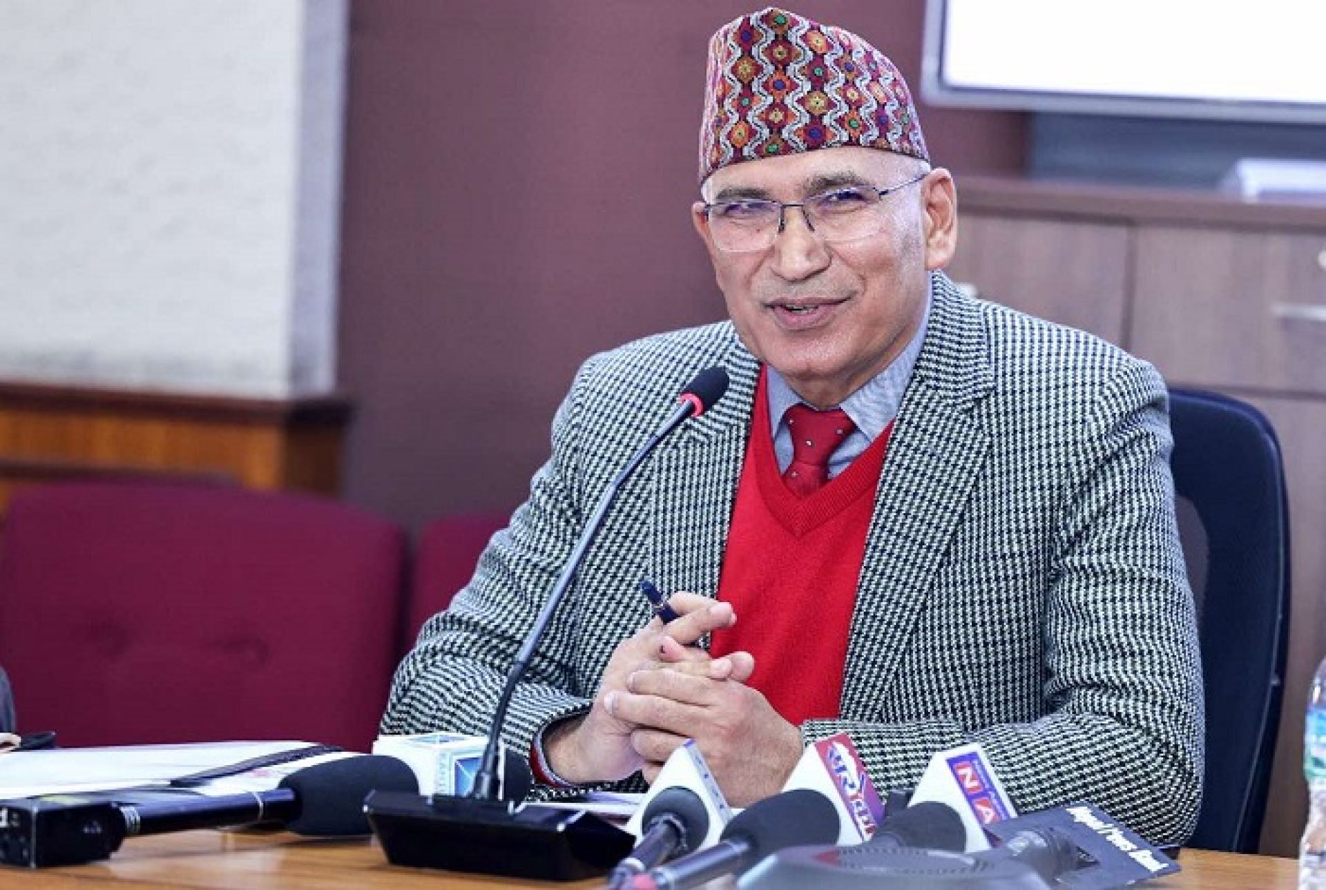 बैंक र अर्थतन्त्र डुबेका छैनन्, तथ्यांकलाई प्रायोजित रुपमा प्रयोग गरियोः अर्थमन्त्री 