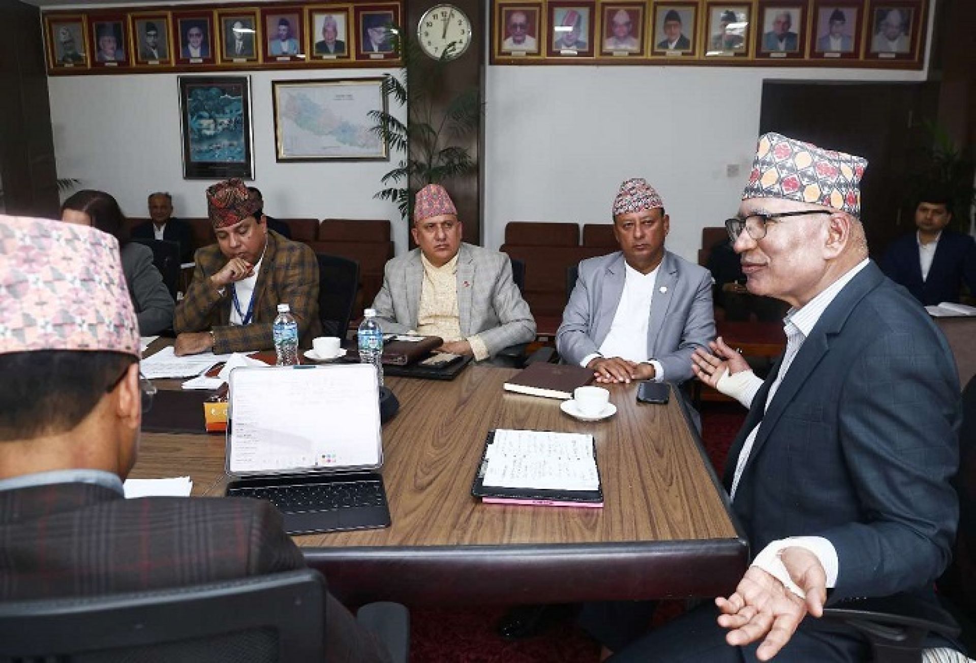 बजेटमा संघीय महत्वका आयोजनाहरुमा केन्द्रित हुन अर्थमन्त्री पौडेलको आग्रह