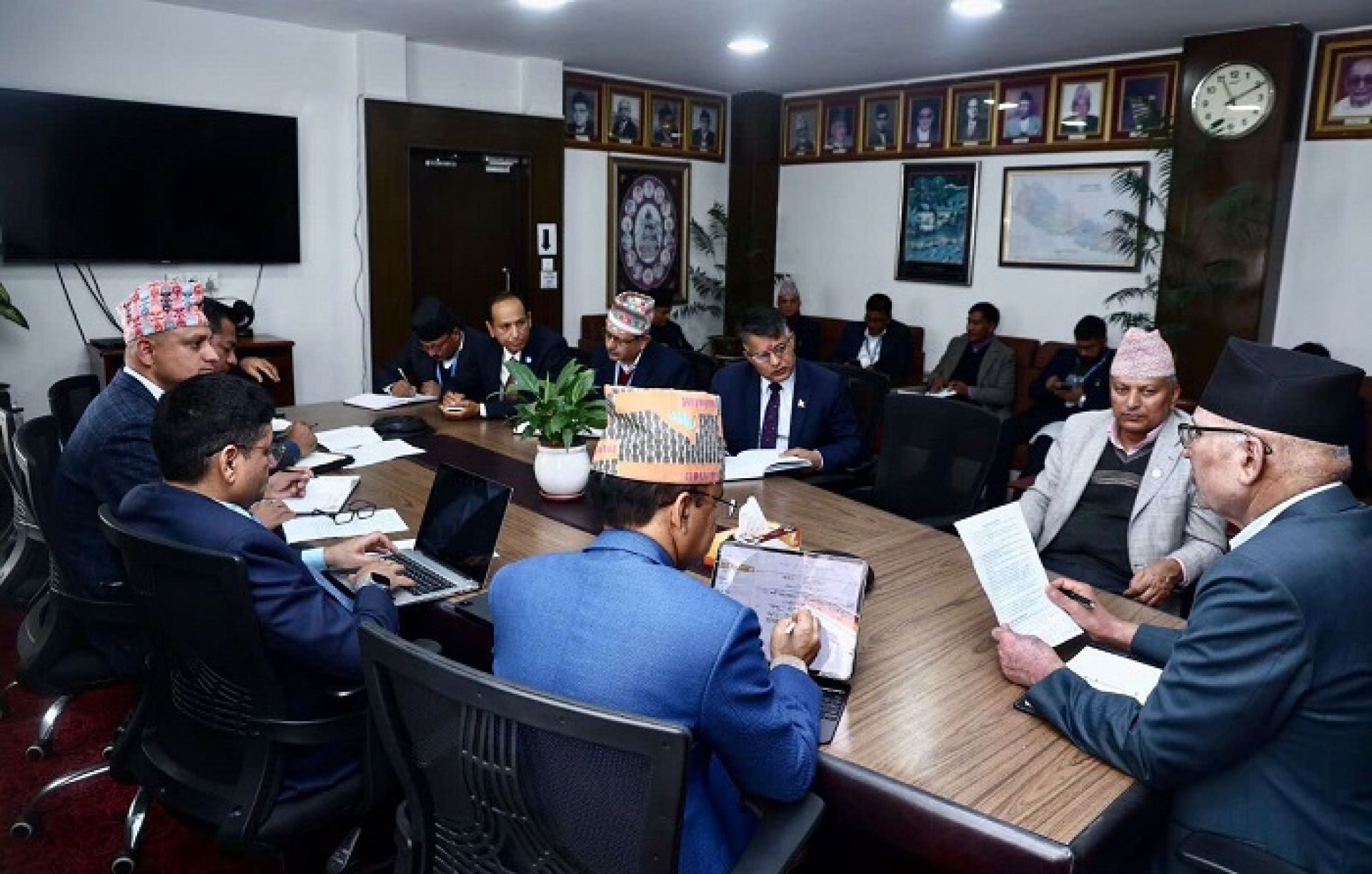 स्थानीय तह र प्रदेशले गर्ने काम संघले गर्न मिल्दैन, सीमामा रहेर बजेट निर्माण गर्नु: अर्थमन्त्री 