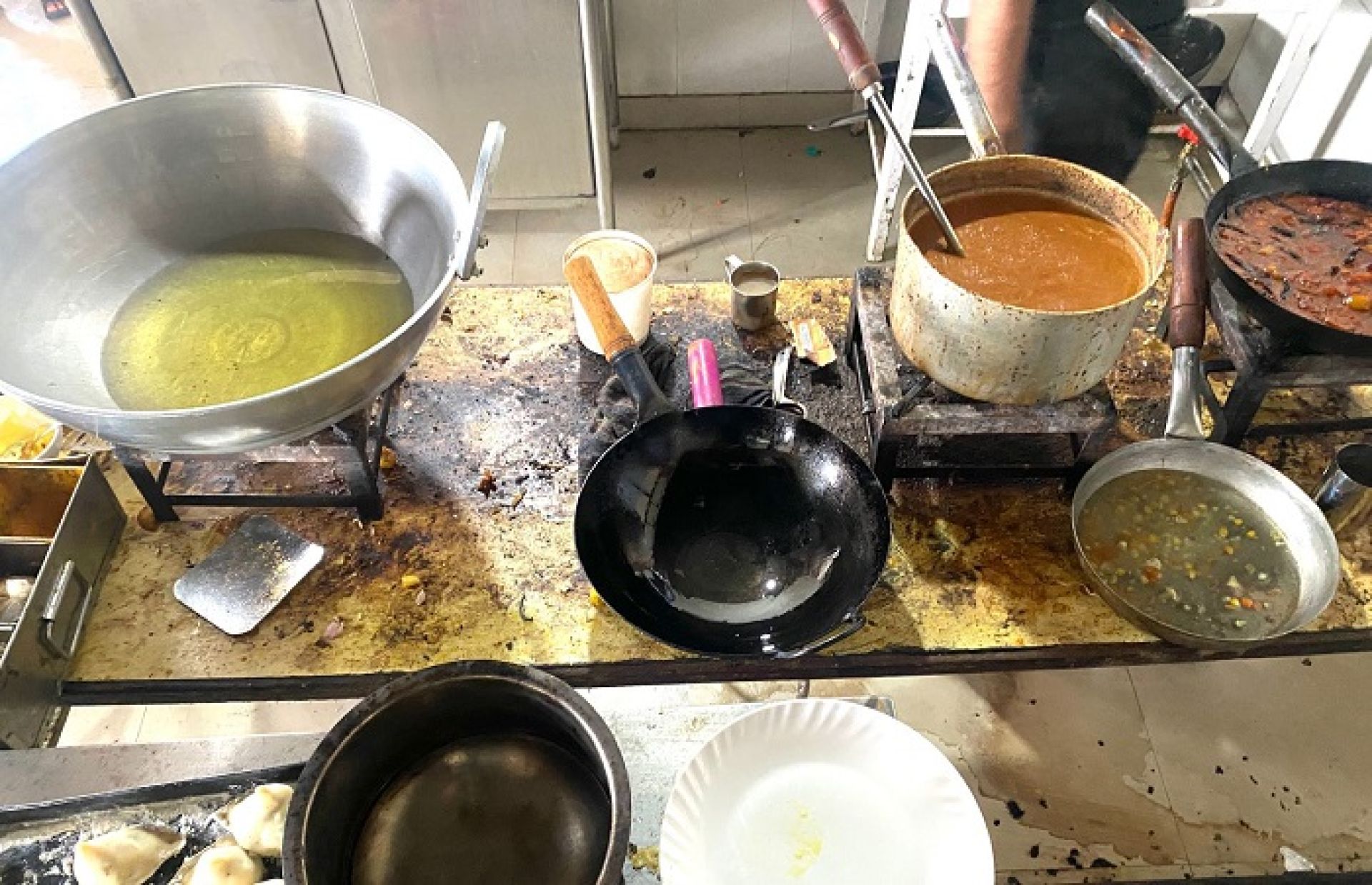 सरसफाइमा चरम लापरवाही, ओम अस्पतालको क्यान्टिन सात दिनका लागि बन्द
