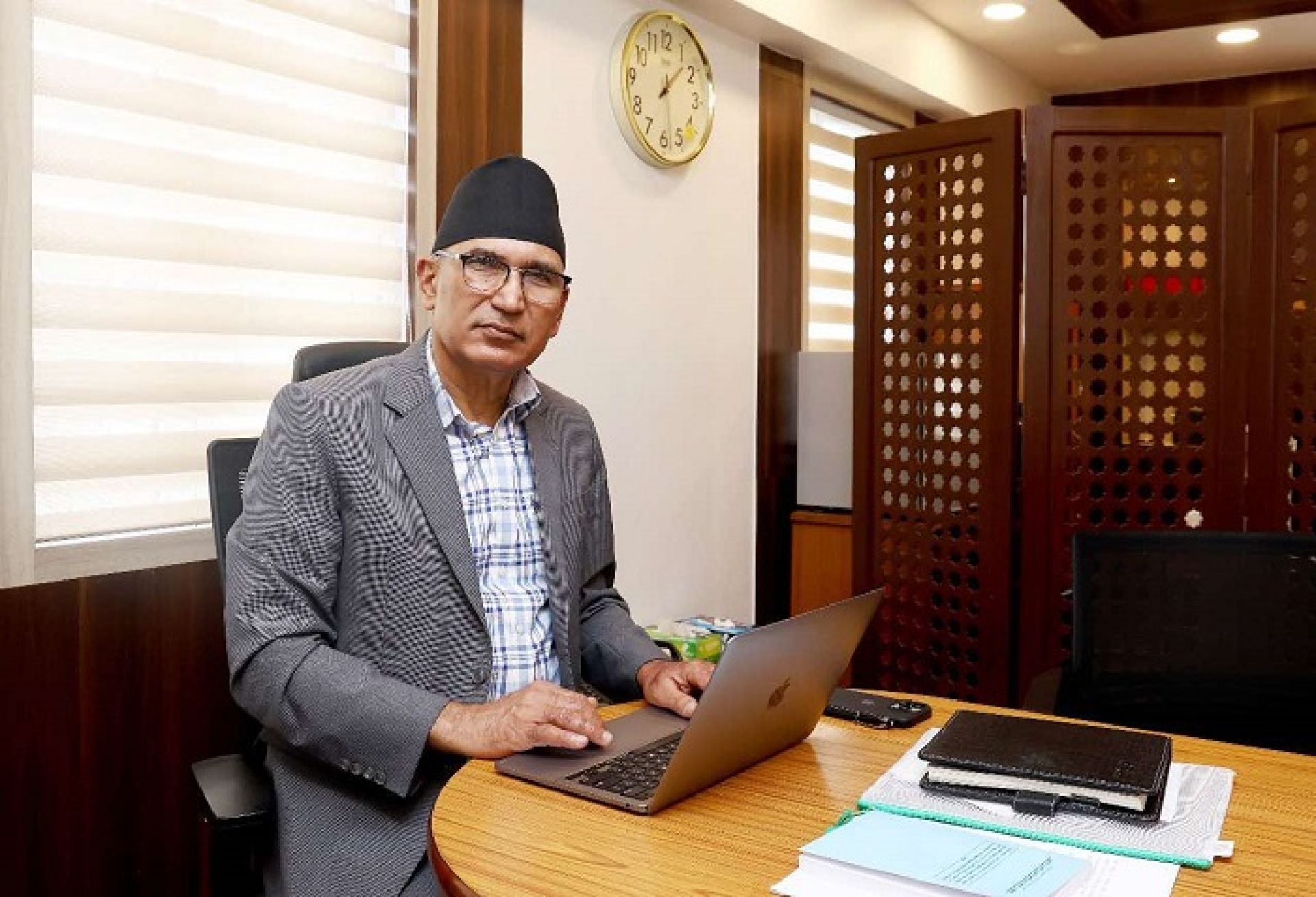 अर्थ मन्त्रालय आगामी बजेट तयारीमा व्यस्त, मुलुकको आवश्यकता र सुझावहरुमा विशेष ध्यान