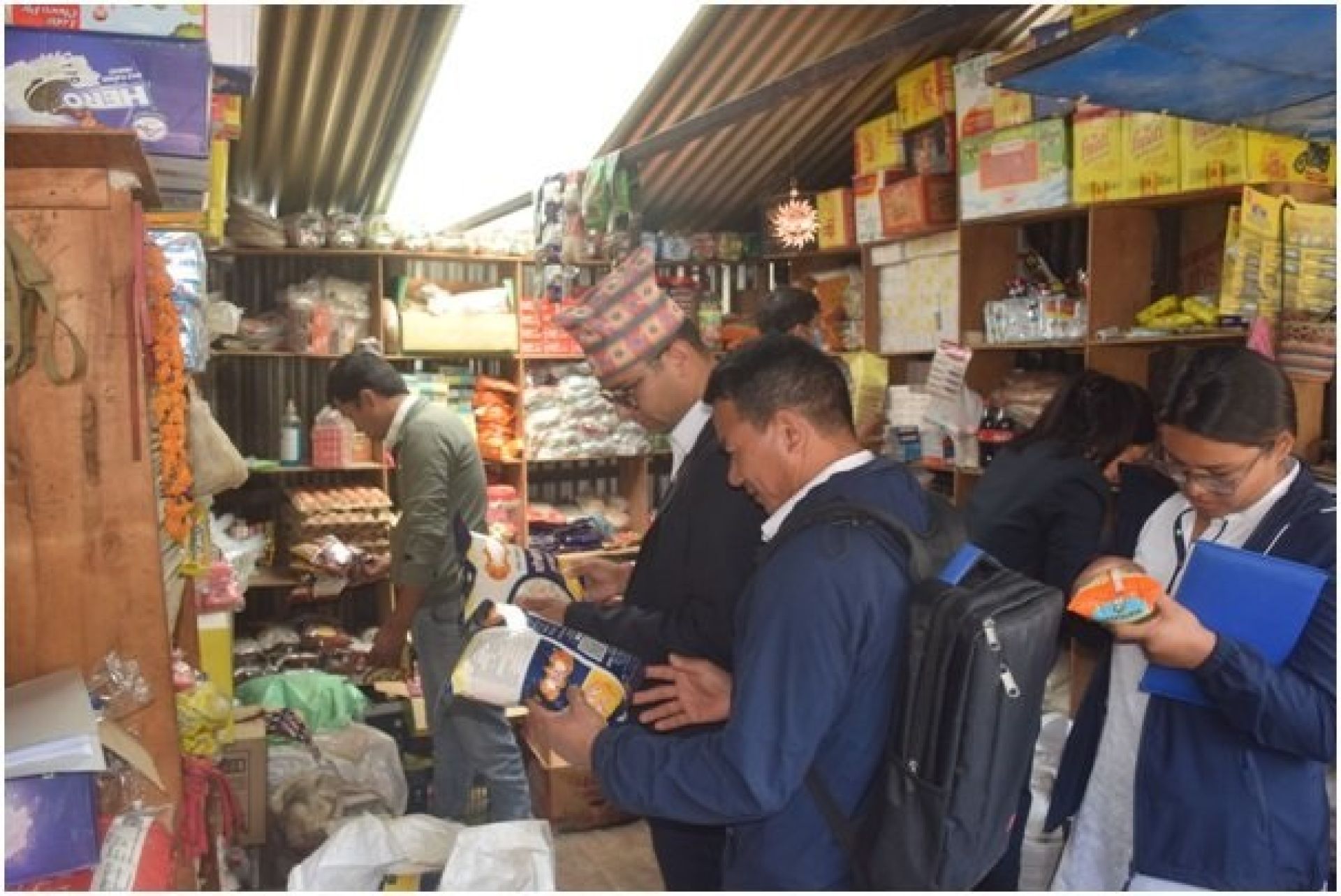 पोखरामा बजार अनुगमनः खाद्य ‘स्टोर्स’लाई एक लाख जरिवाना