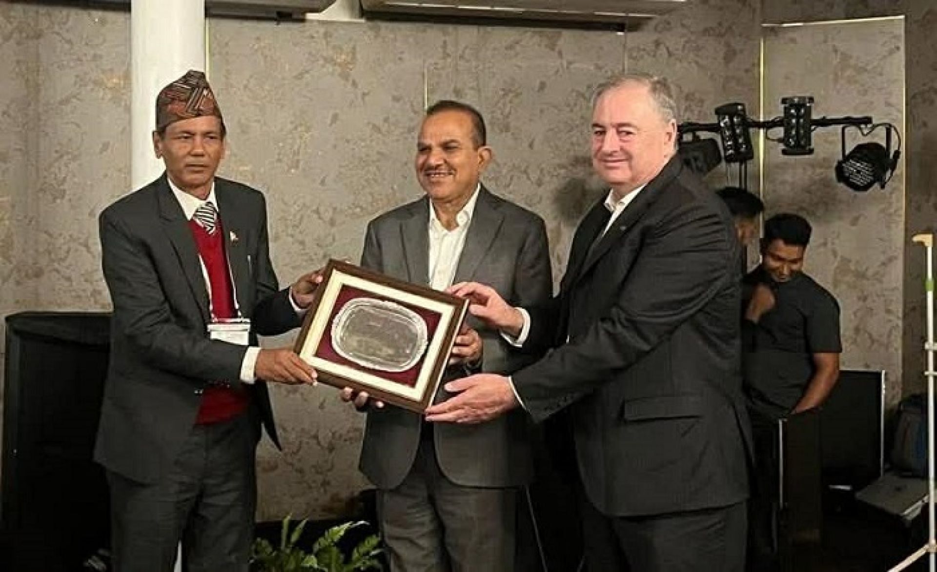 सहकारी अभियन्ता खेम बहादुर पाठक श्रीलंकामा आयोजित अन्तर्राष्ट्रिय कार्यक्रममा सम्मानित