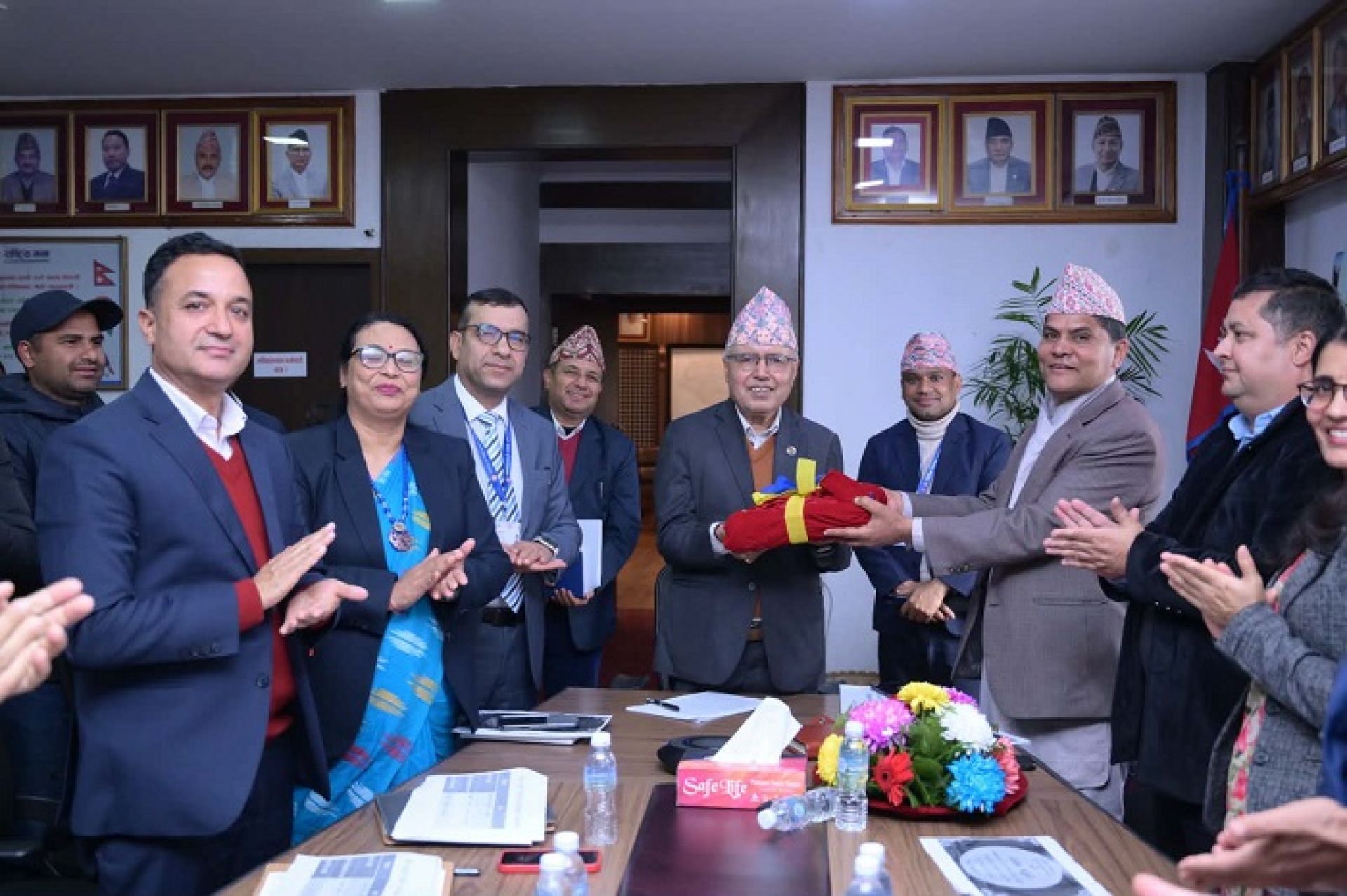 सरकारको सञ्चित कोष एक खर्ब बढीले घाटामा 