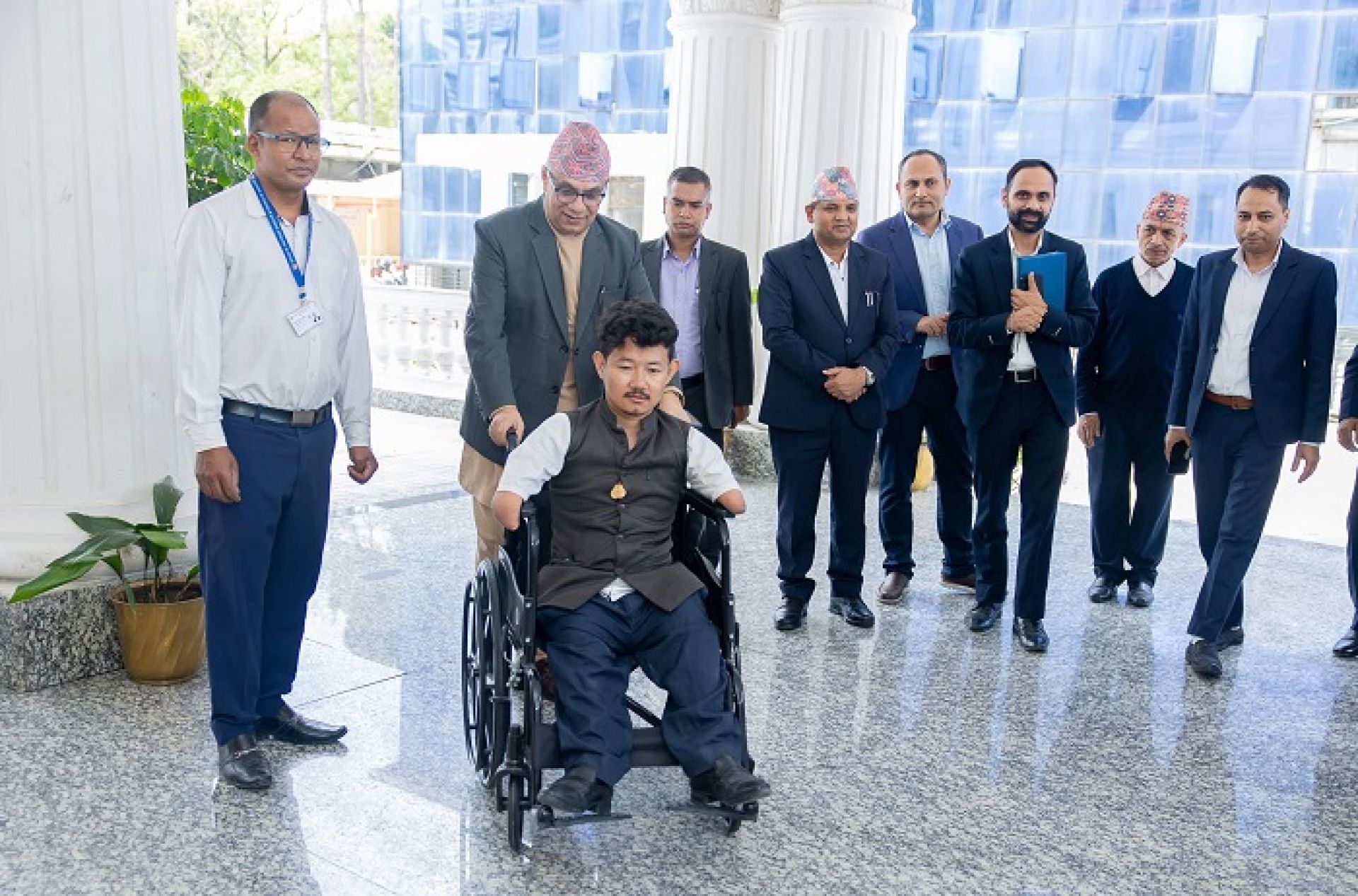 सिंहदरबारभित्रका सरकारी कार्यालय अब थप अपाङ्गमैत्री, ह्वीलचियर र सहजकर्ताको व्यवस्था