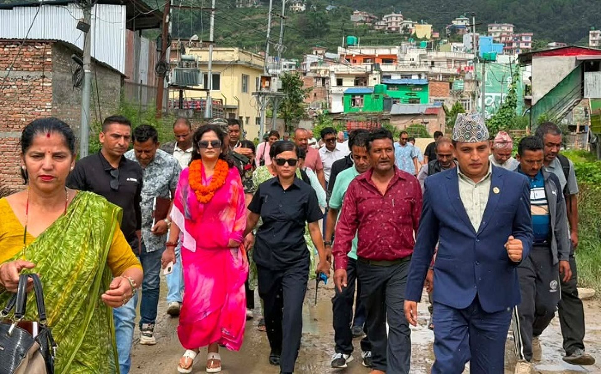 उद्योगमन्त्रीद्वारा नालाका दुई ग्यास उद्योगमा निरीक्षण, घरायसी प्रयोजनलाई प्राथमिकता दिन निर्देशन