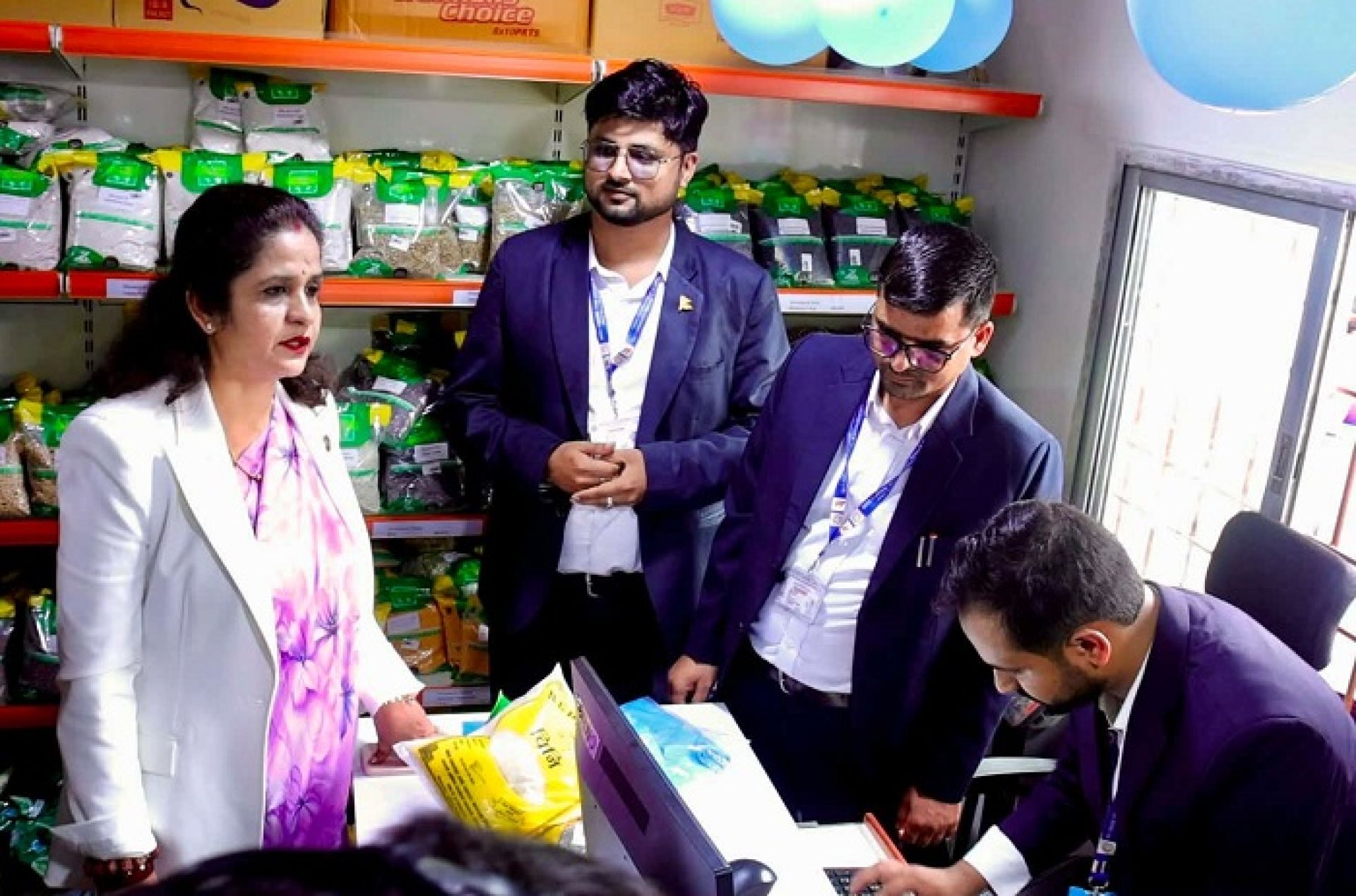 उद्योगमन्त्री यादवद्वारा सिंहदरबारमा सुलभ मूल्यको खाद्य बिक्री कक्ष उद्घाटन