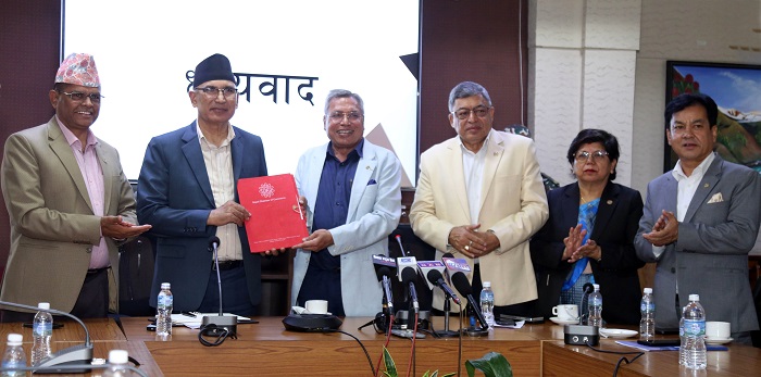 निजी क्षेत्रका समस्या सम्बोधन गर्न निरन्तर सुधारका काममा भइरहेका छन्: अर्थमन्त्री पौडेल