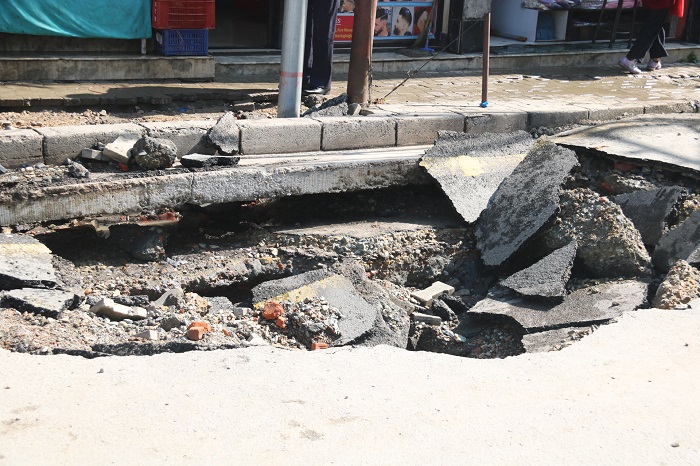 Melamchi Drinking Water pipe bursts at Thapathali, vicinity waterlogged
