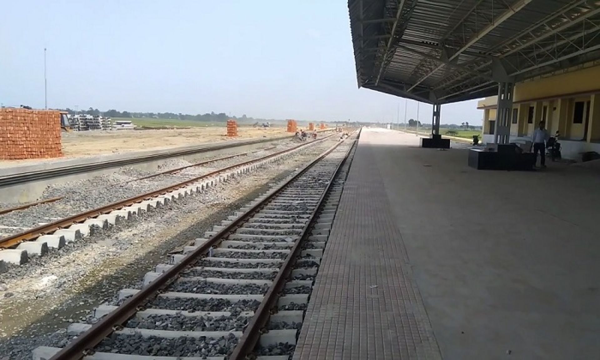 रेल्वेले मुआब्जा नदिएपछि बर्दिबासका चौध परिवारको बिचल्ली
