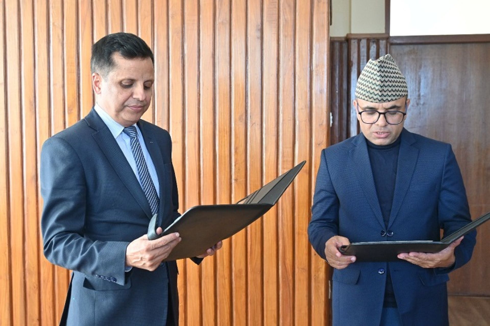 राष्ट्रिय बीमा कम्पनीका अध्यक्ष ढकालले लिए शपथ 