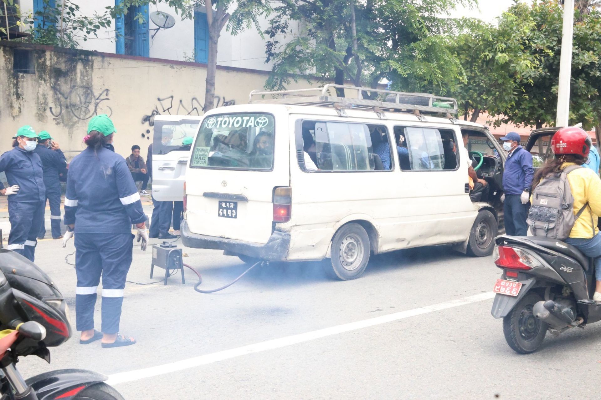 काठमाडौंमा सवारी प्रदूषण परीक्षण: ३८ मध्ये २० वटा कारबाहीमा