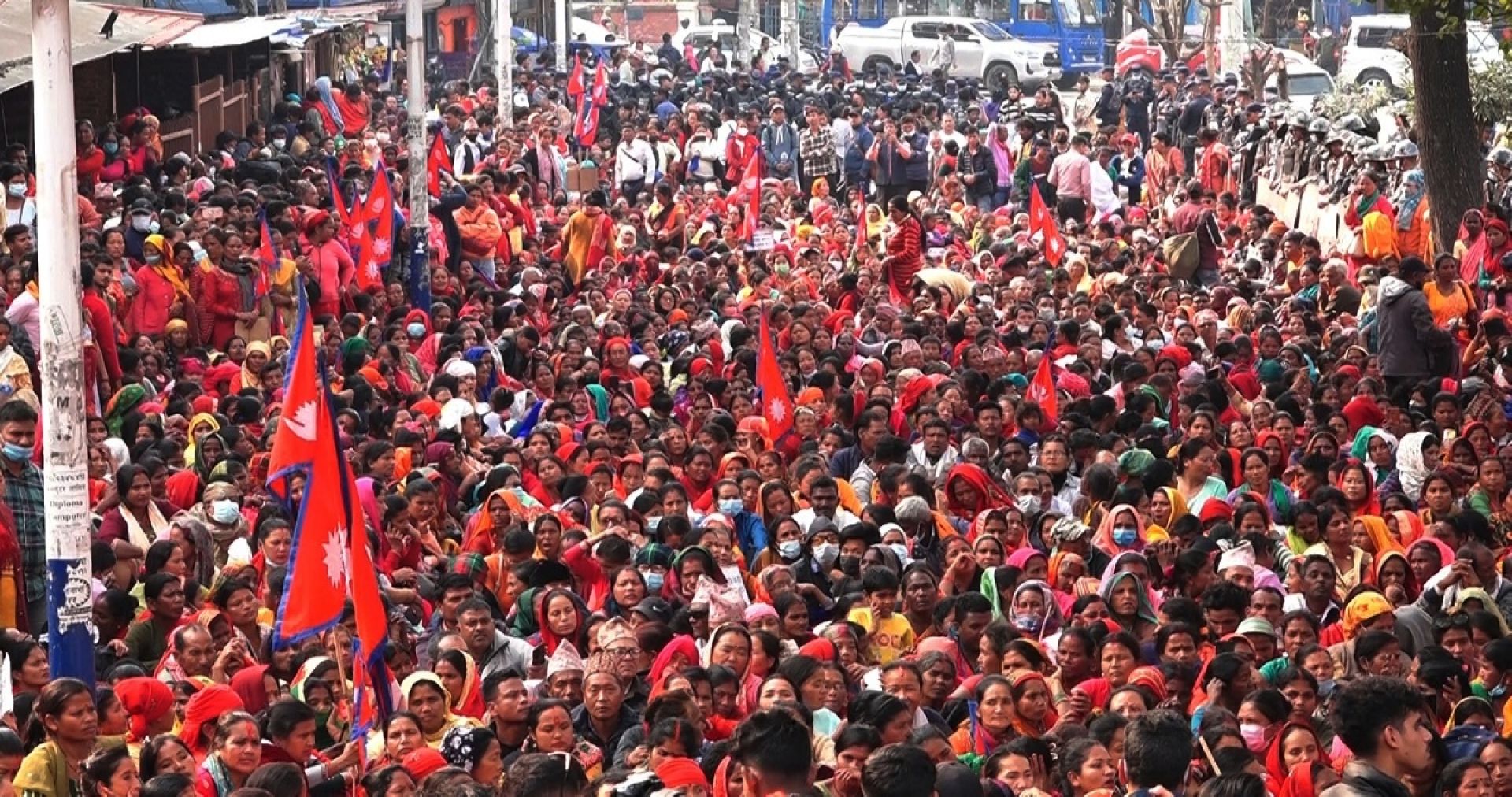 झन् चर्कियाे लघुवित्त पीडितकाे आन्दोलन, पीडितको आवाज किन सुन्दैन सरकार?