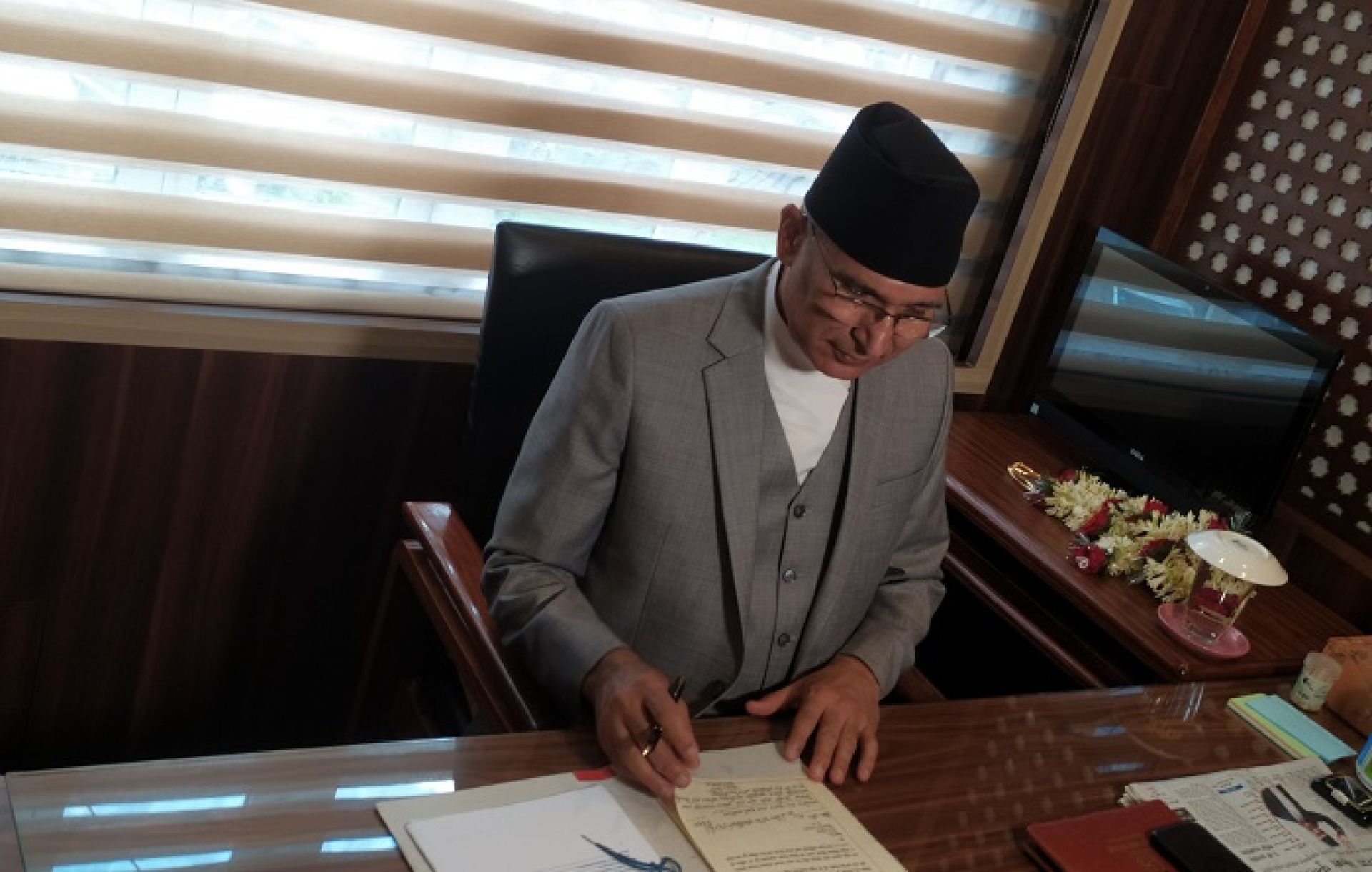 शेयर बजार अर्थतन्त्रको ऐना हो, निराशा चिरेर आशा जगाउने गरी अघि बढ्छौंः अर्थमन्त्री पौडेल