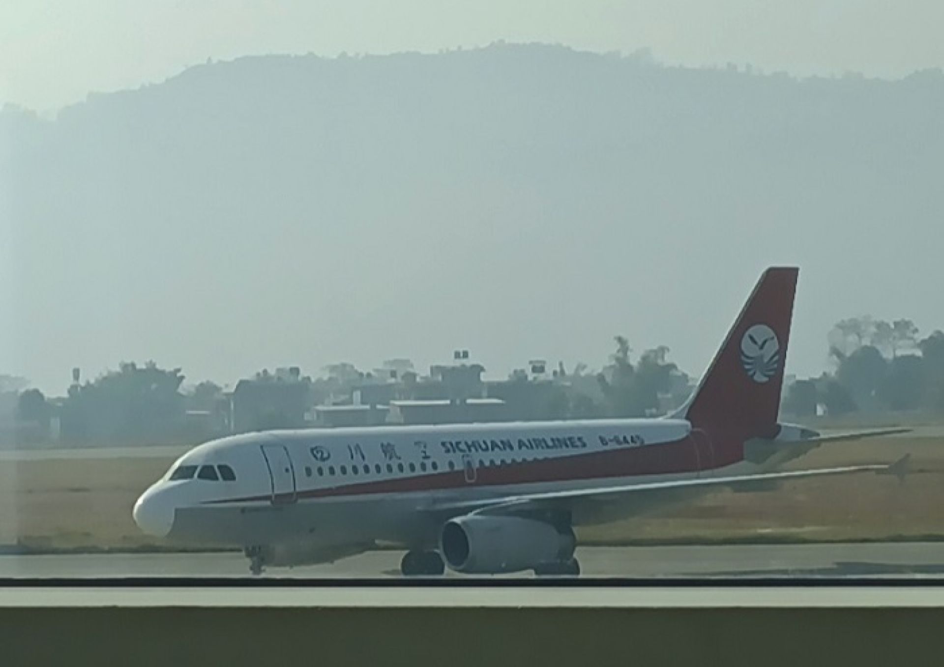 चीनकाे छेङ्दुबाट १२६ यात्रु लिएर सिचुवान एयरलाइन्सको जहाज पोखरामा विमानस्थलमा अवतरण 