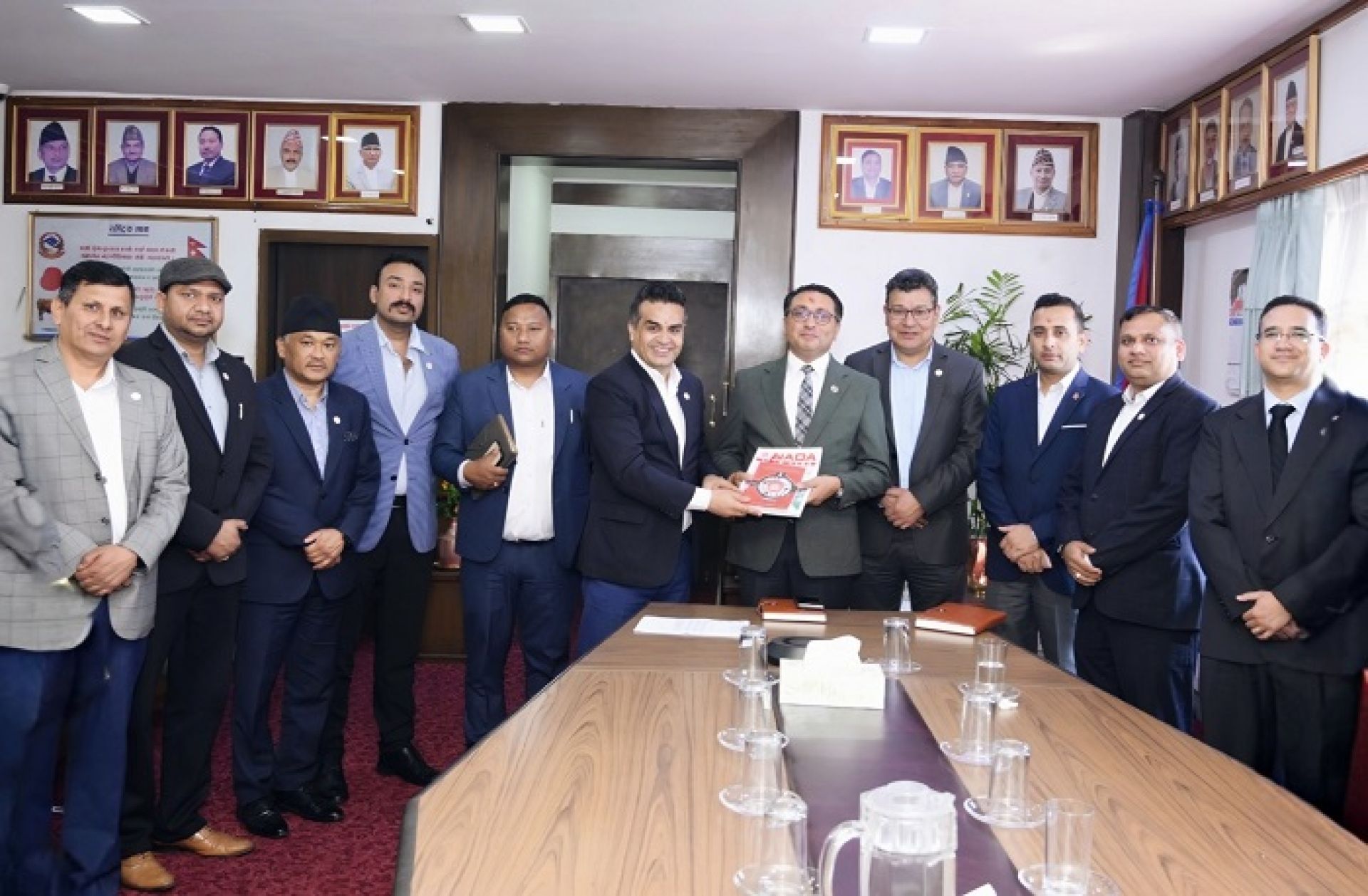 अटोमोवाइल क्षेत्र सुधार्न अर्थमन्त्रीको आश्वासन, नाडाले बुझायो ३६ बुँदे सुझाव