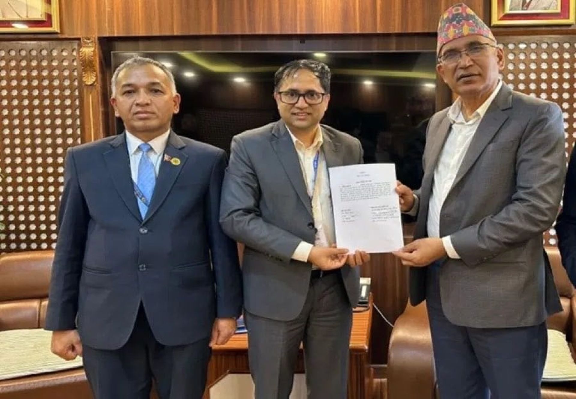 अर्थमन्त्रीले फेरे धितोपत्र बोर्डको कार्यवाहक अध्यक्ष  