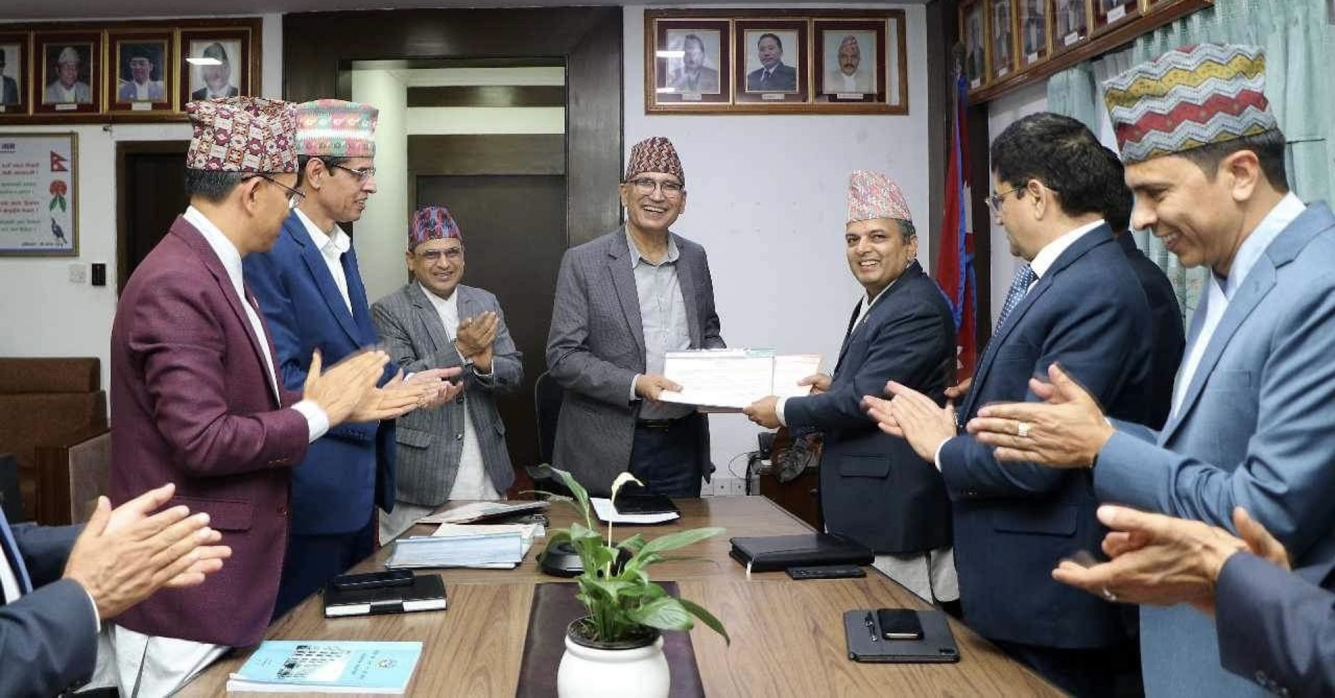 अर्थमन्त्री र सचिवबीच कार्यसम्पादन सम्झौता
