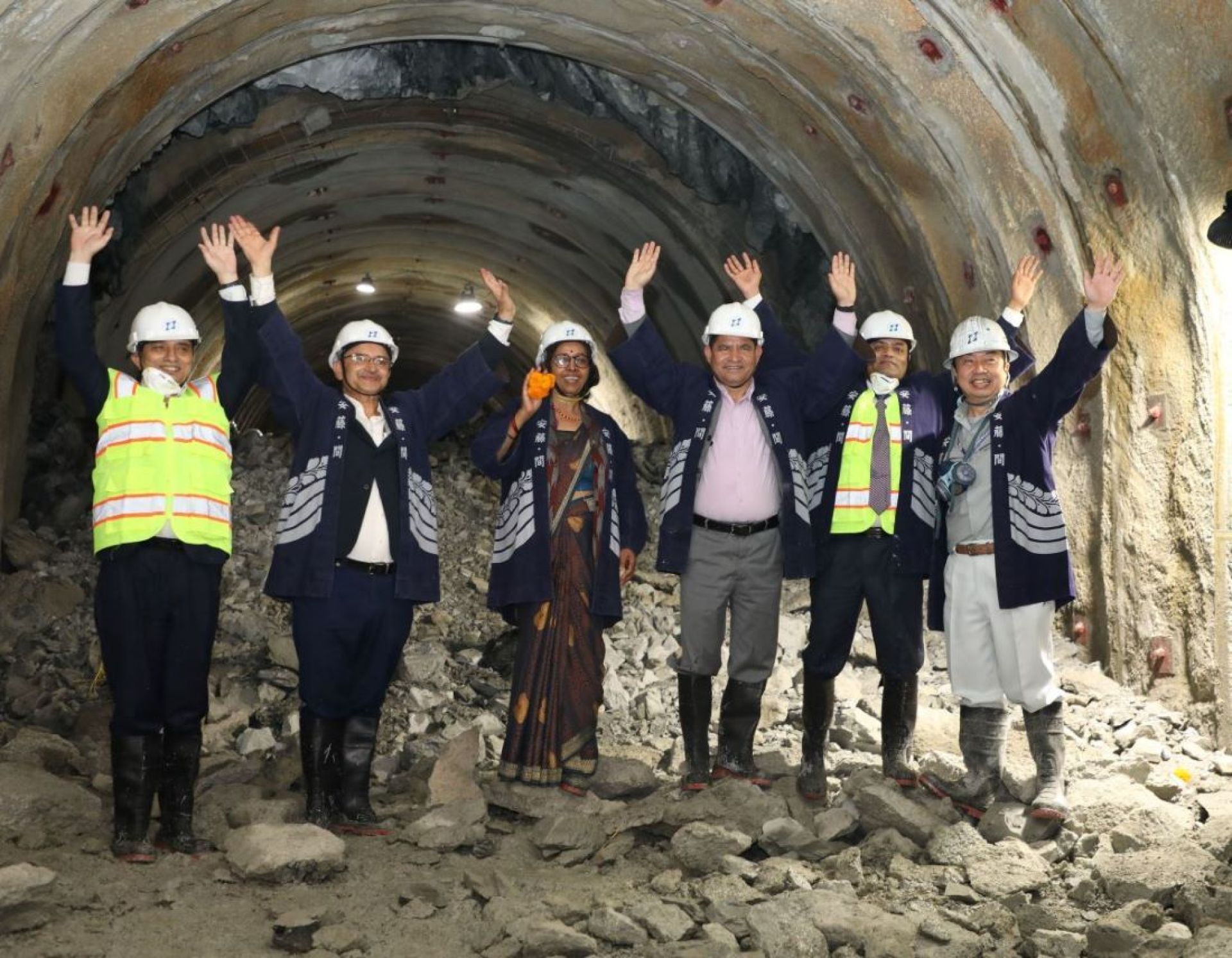 तीन वर्ष सात महिनामा नागढुङ्गा-सिस्नेखोला सुरुङमार्ग ‘ब्रेक थ्रू’