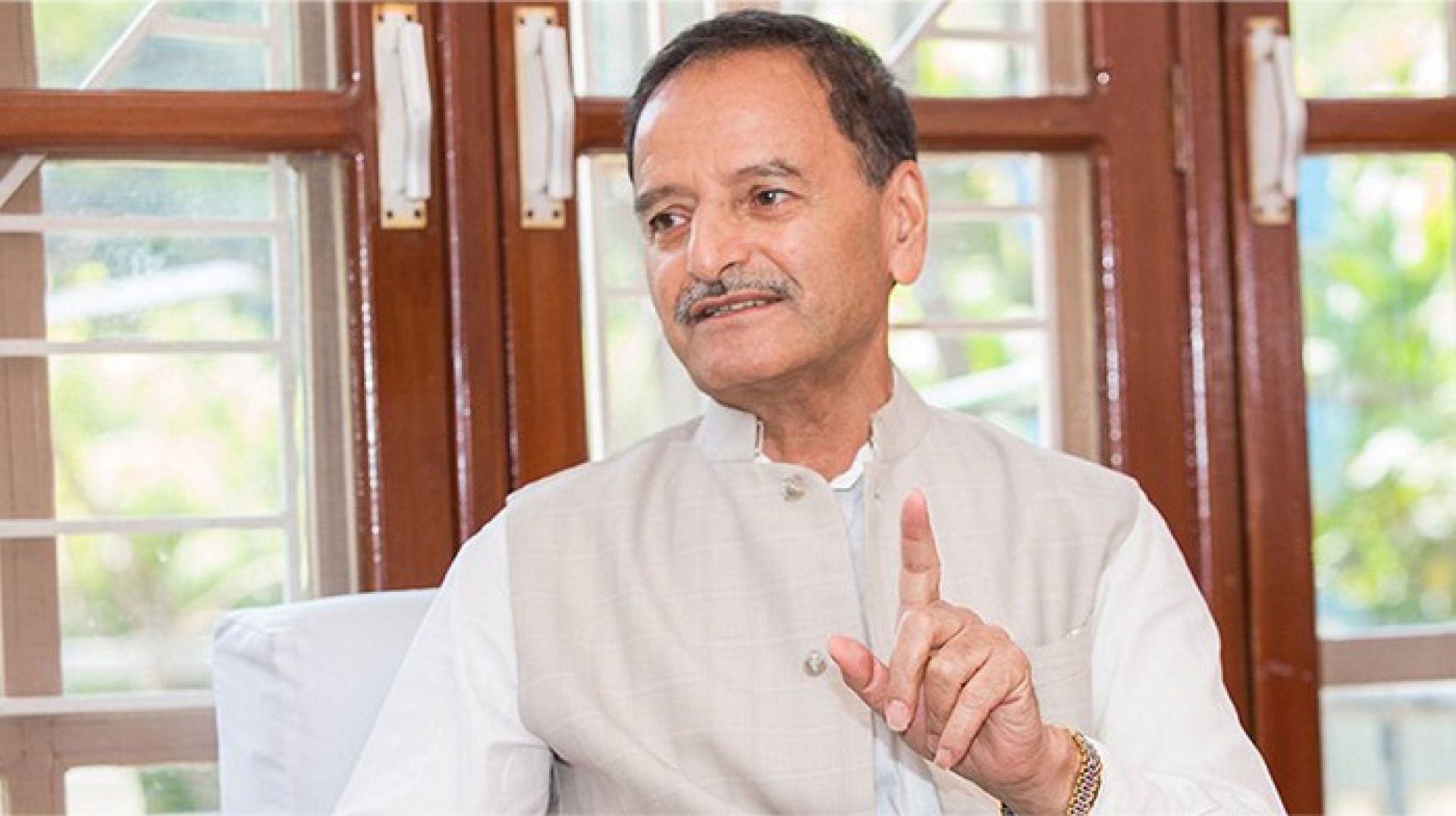 सबै दलको सहमतिमा संविधान संशोधन गर्नुपर्ने