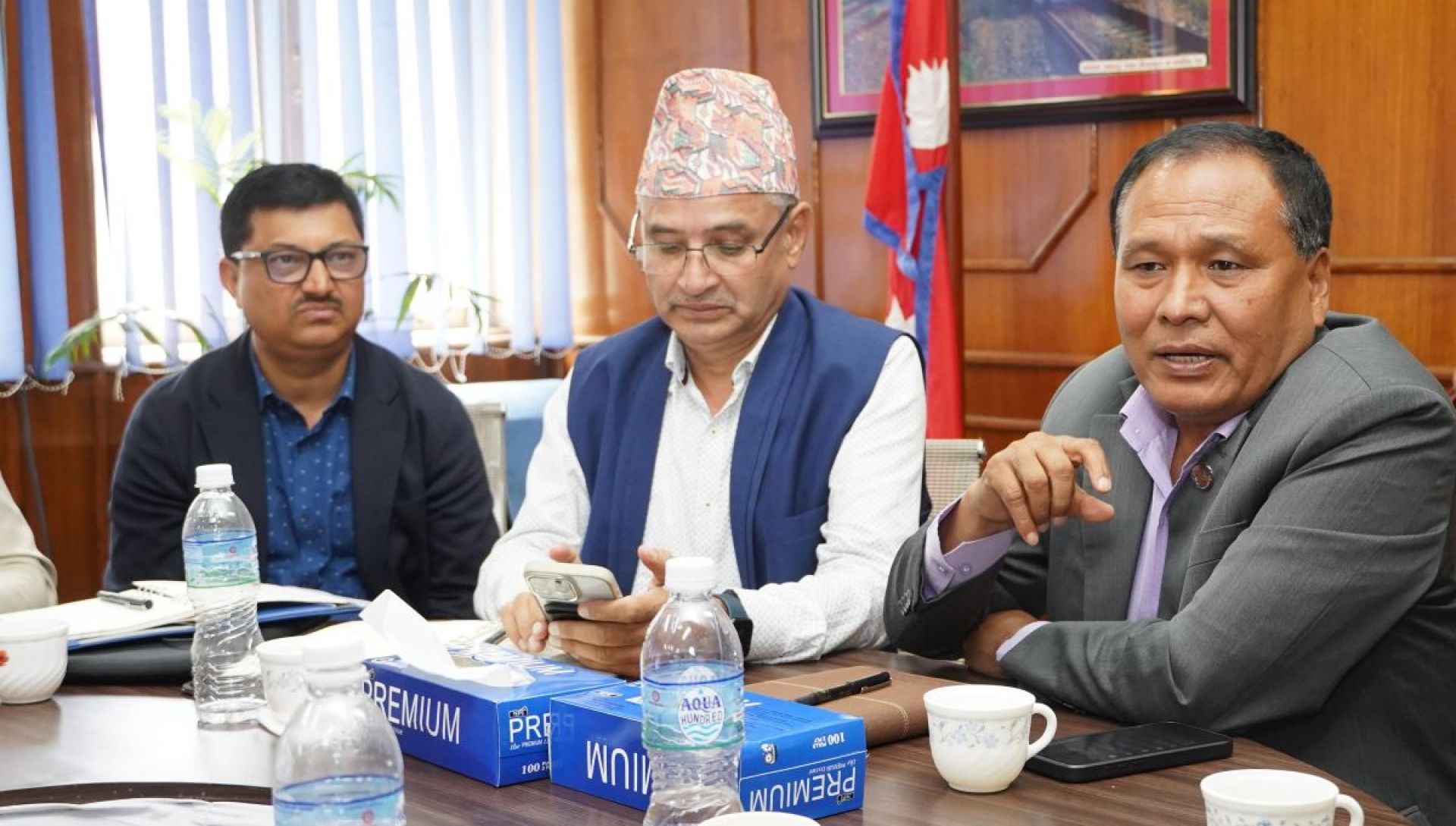 चाडबाड लक्षित यातायात र सडक व्यवस्थापनमा मन्त्री घिसिङको ७ निर्णय