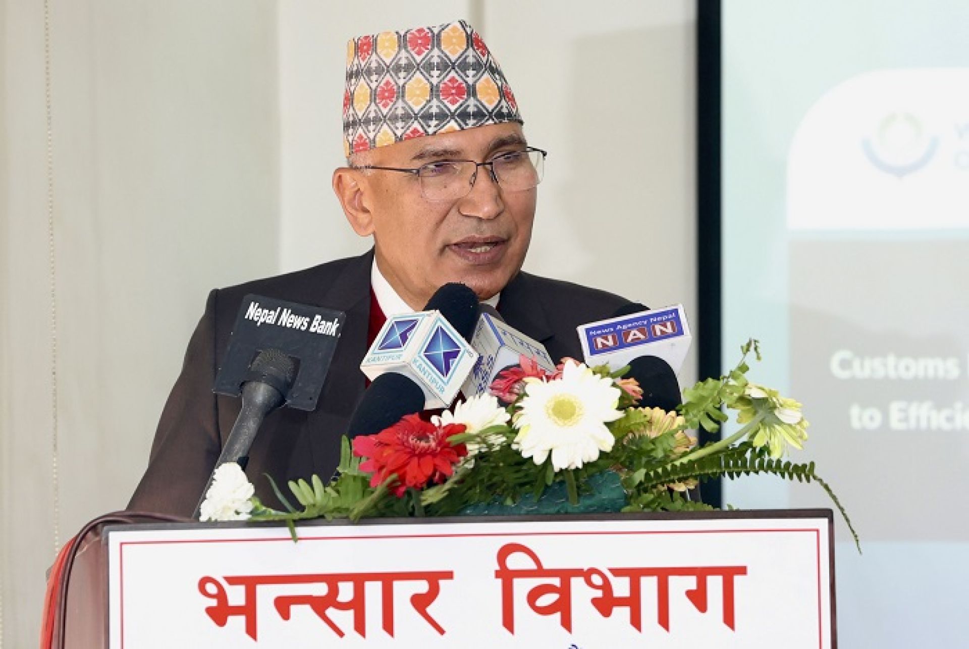 राजस्व सङ्कलनमा चाप छ, लक्ष्य भेट्ने गरी काम गरौँः अर्थमन्त्री पौडैल