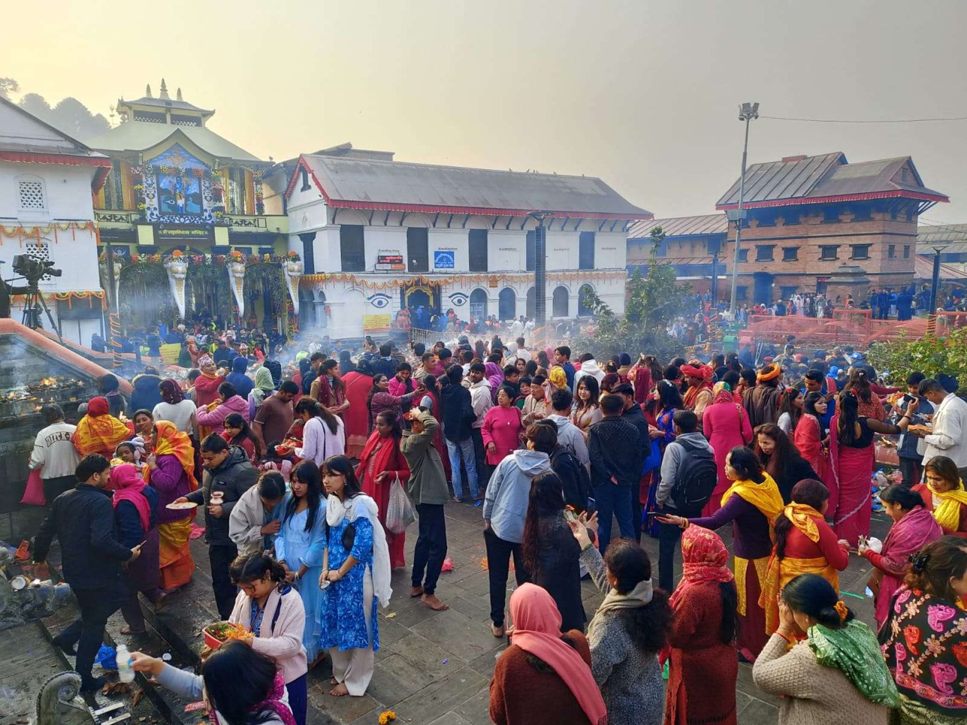 महाशिवरात्रिका अवसरमा पशुपतिनाथ मन्दिरमा भक्तजनको भीड