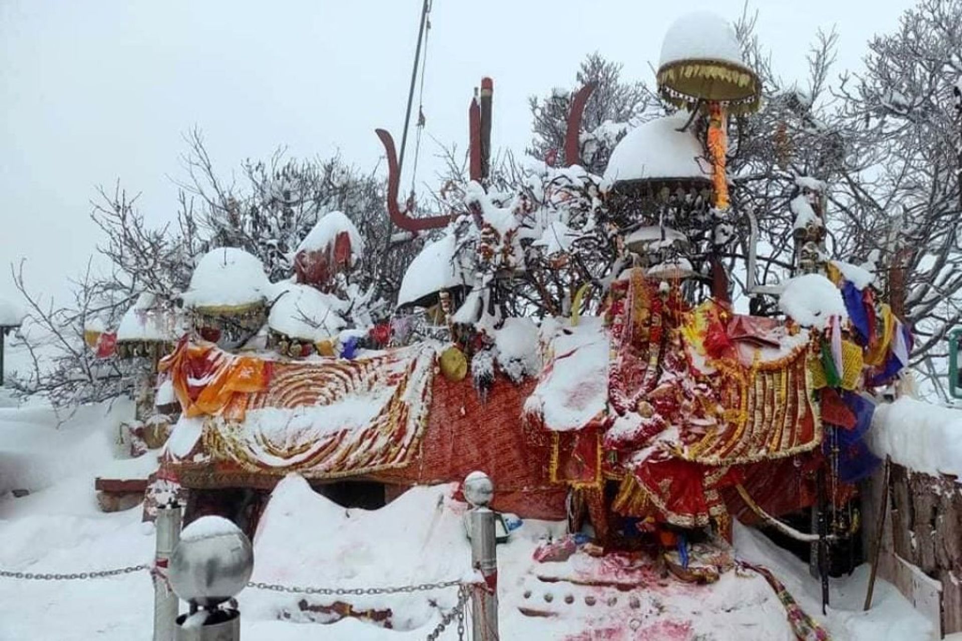 पाथीभरा क्षेत्रमा  हिमपात