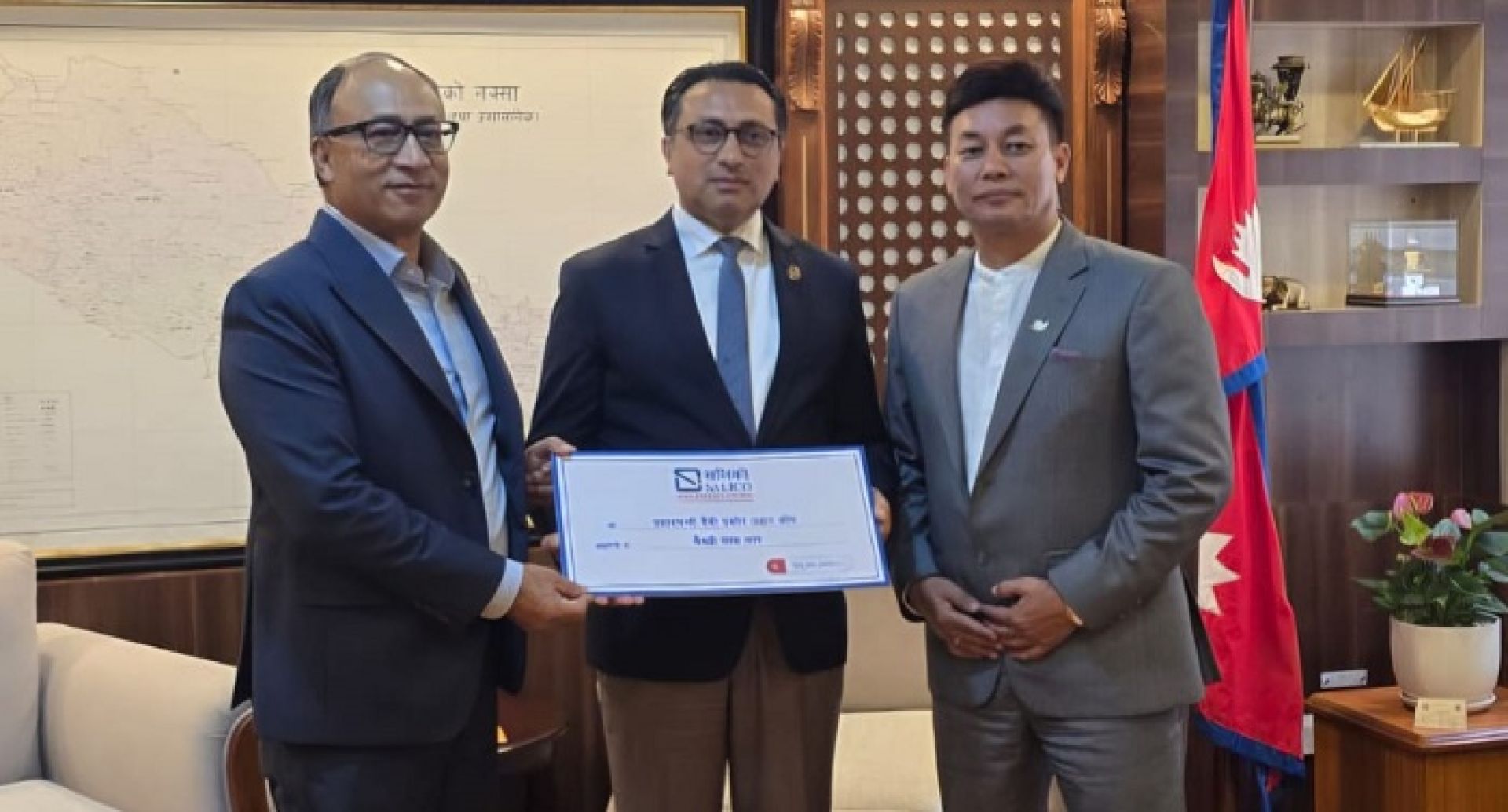 सगरमाथा लुम्बिनीका कर्मचारीको एक दिनको तलबसहित बाढीपीडितलाई ६२ लाखको राहत