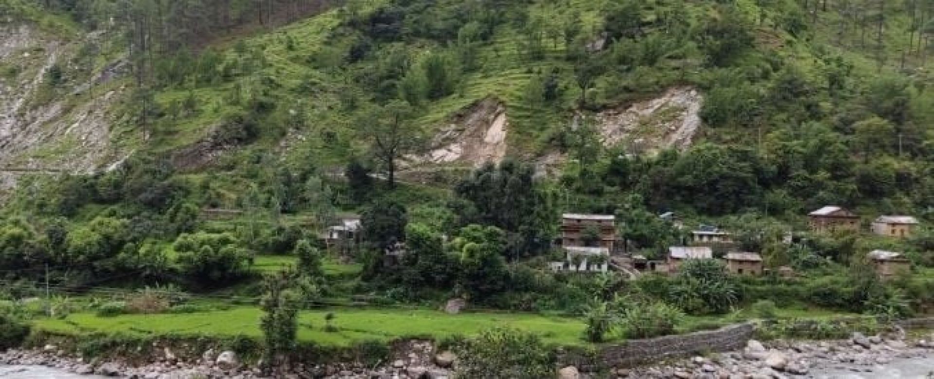 बाढिपहिरोको उच्च जोखिममा ओलेना बस्ती, स्थानान्तरणको पर्खाइमा स्थानीय 