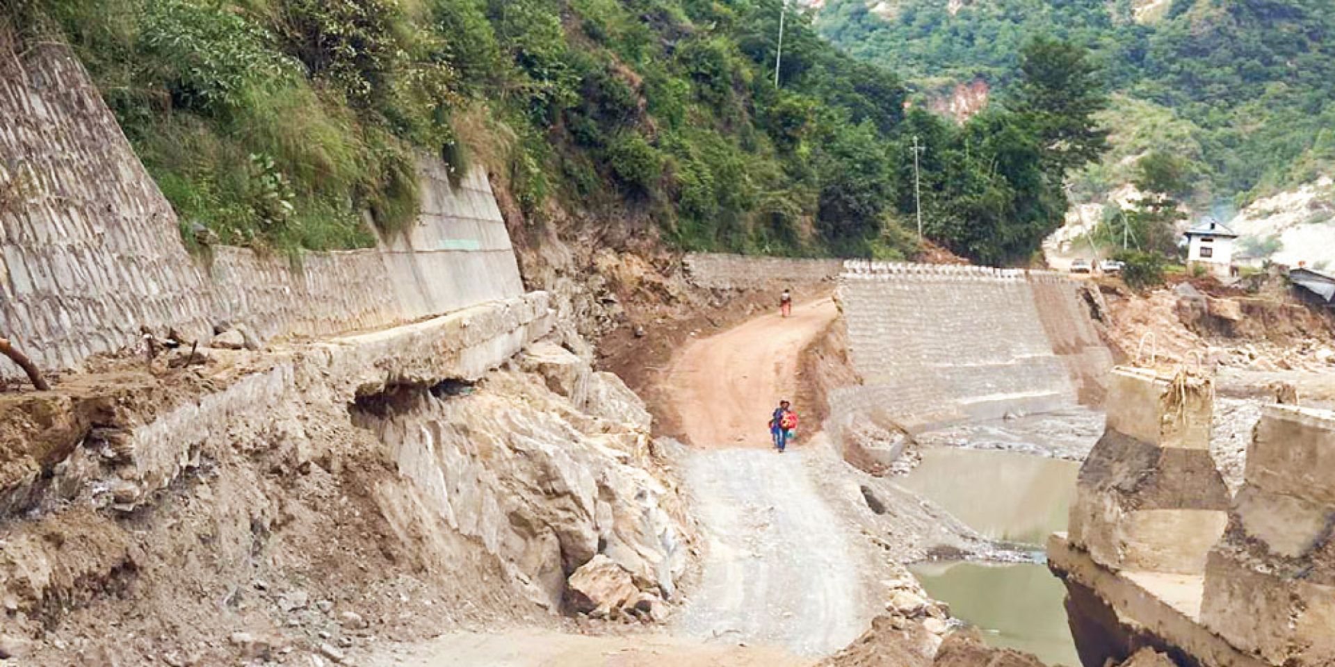 भीषण वर्षा र विपद्को उच्च जोखिम बढेपछि रातको समयमा बिपी राजमार्ग बन्द