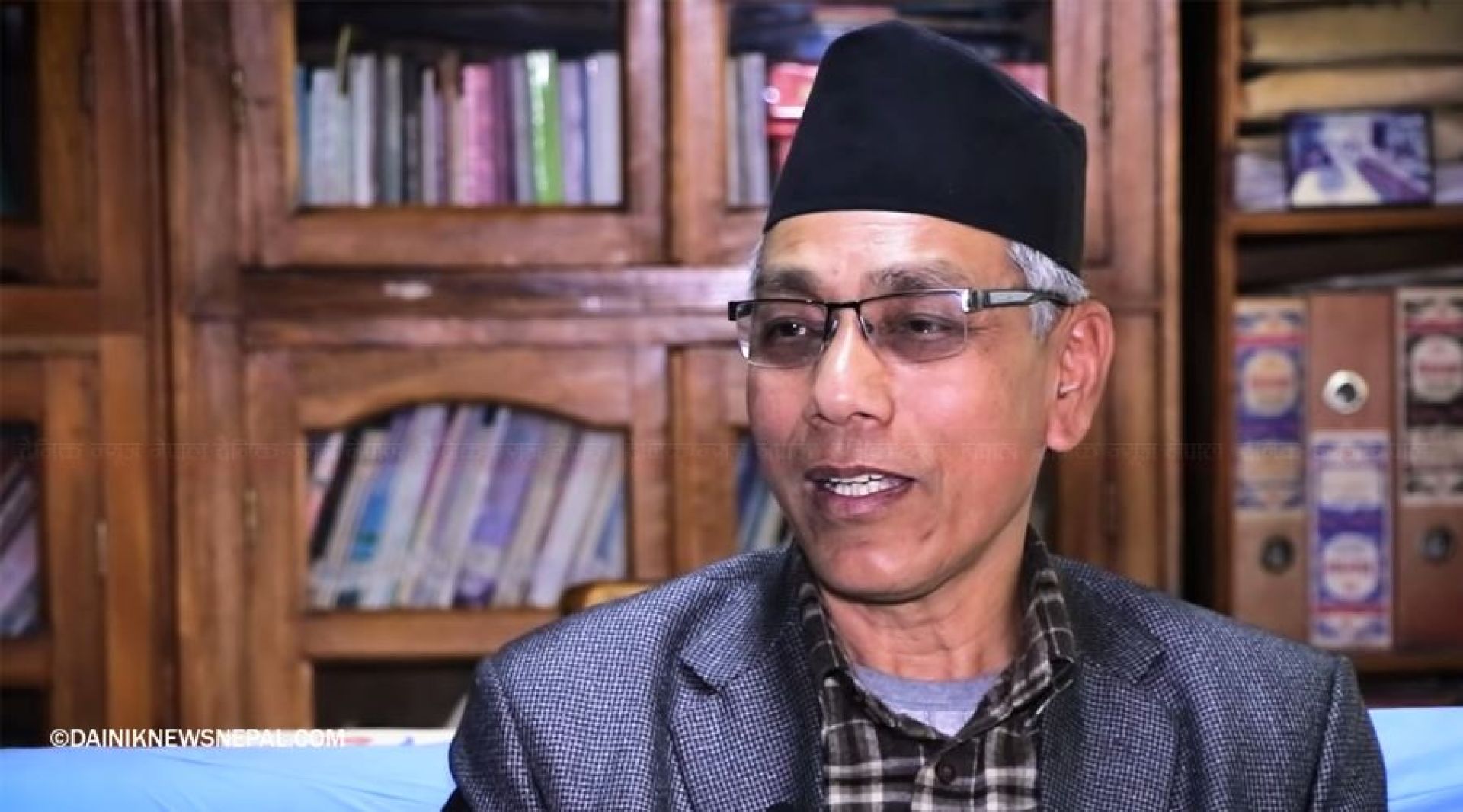 प्रजातन्त्रवादी र कम्युनिष्ट विचार राख्नेको अर्थतन्त्रको आधार एउटै कसरी हुनसक्छ?