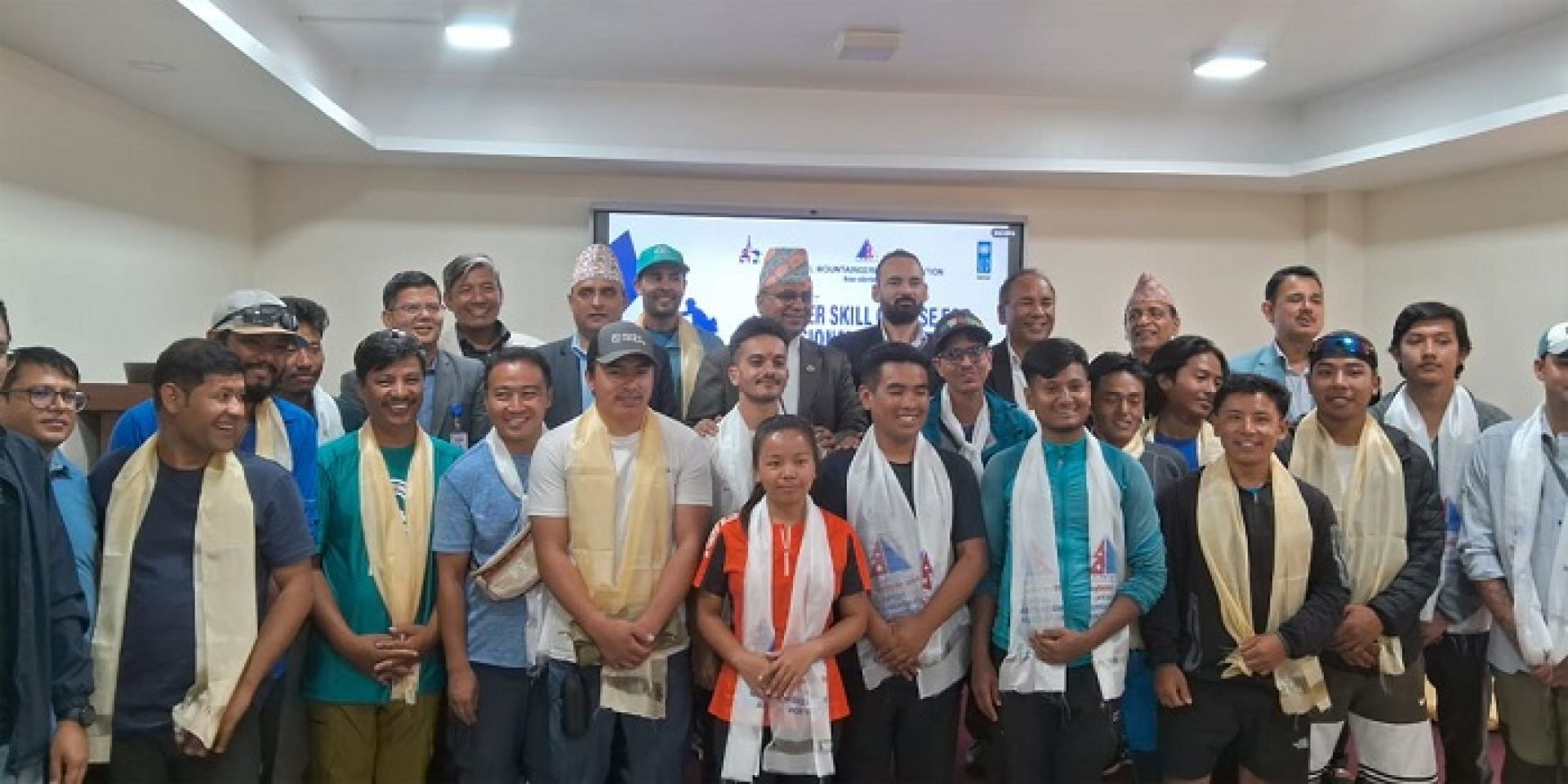 सुदूरपश्चिमको अपि हिमाल प्रवर्द्धनका लागि बेस क्याम्पमा प्रशिक्षण र पहिलो पटक हिमाल आरोहण