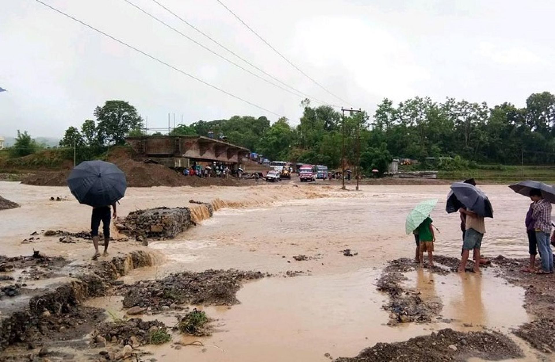 राप्ती र बबई नदीको जलस्तर खतराभन्दा माथि